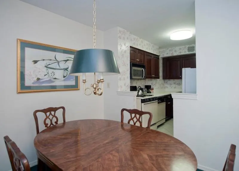 Dining area in Murray Hill East Suites - Extended Stay