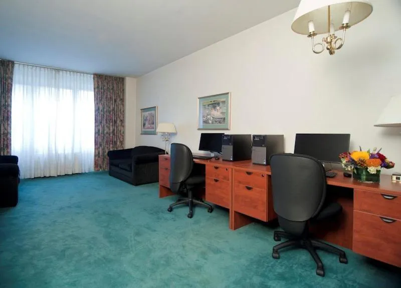 Business facilities in Murray Hill East Suites - Extended Stay