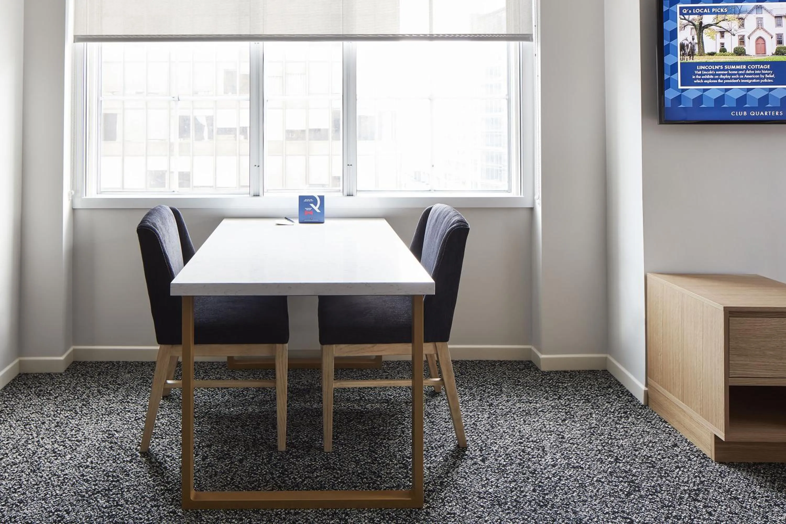 Photo of the whole room in Club Quarters Hotel White House, Washington DC