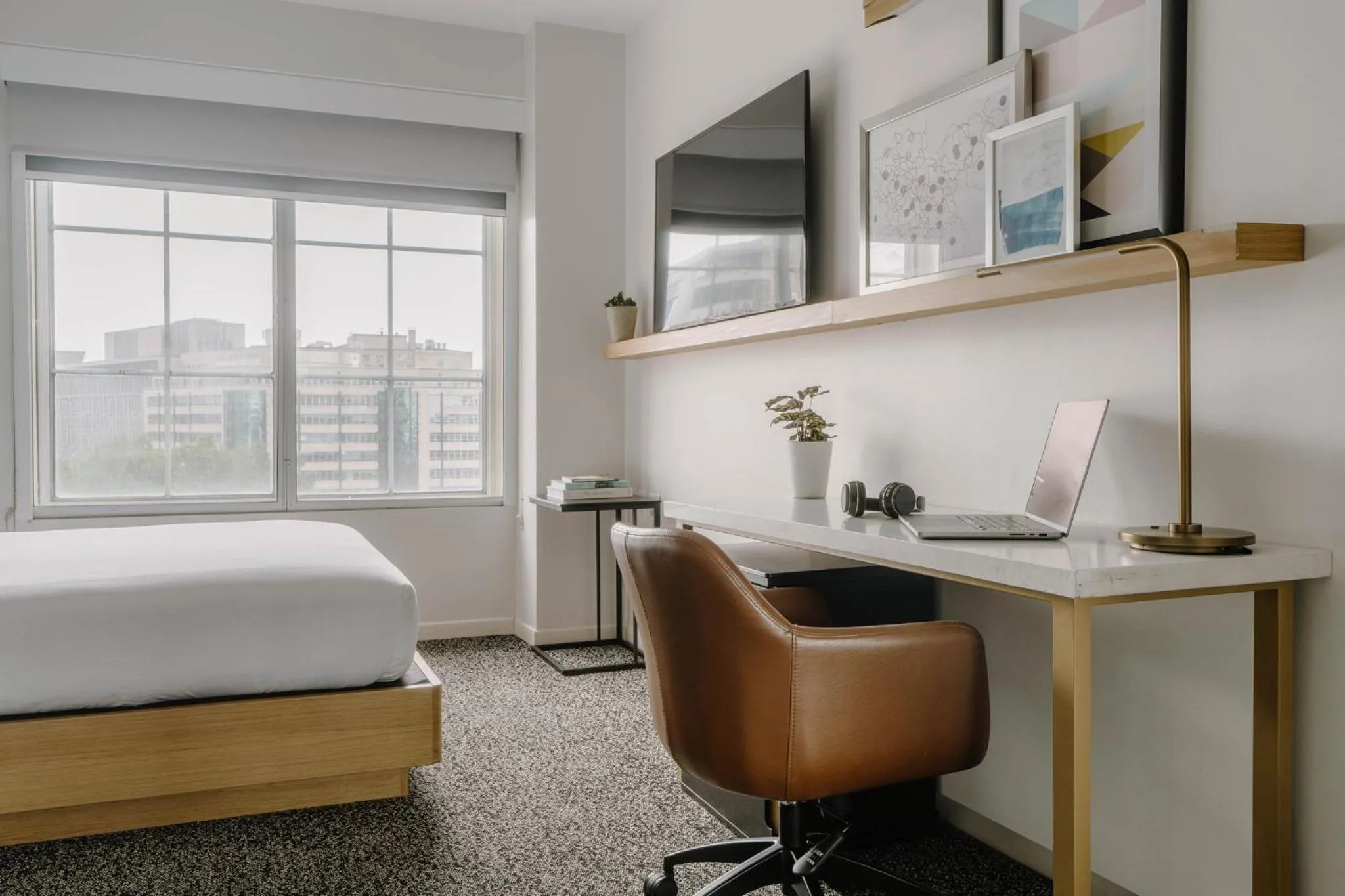 Photo of the whole room, Bed in Club Quarters Hotel White House, Washington DC