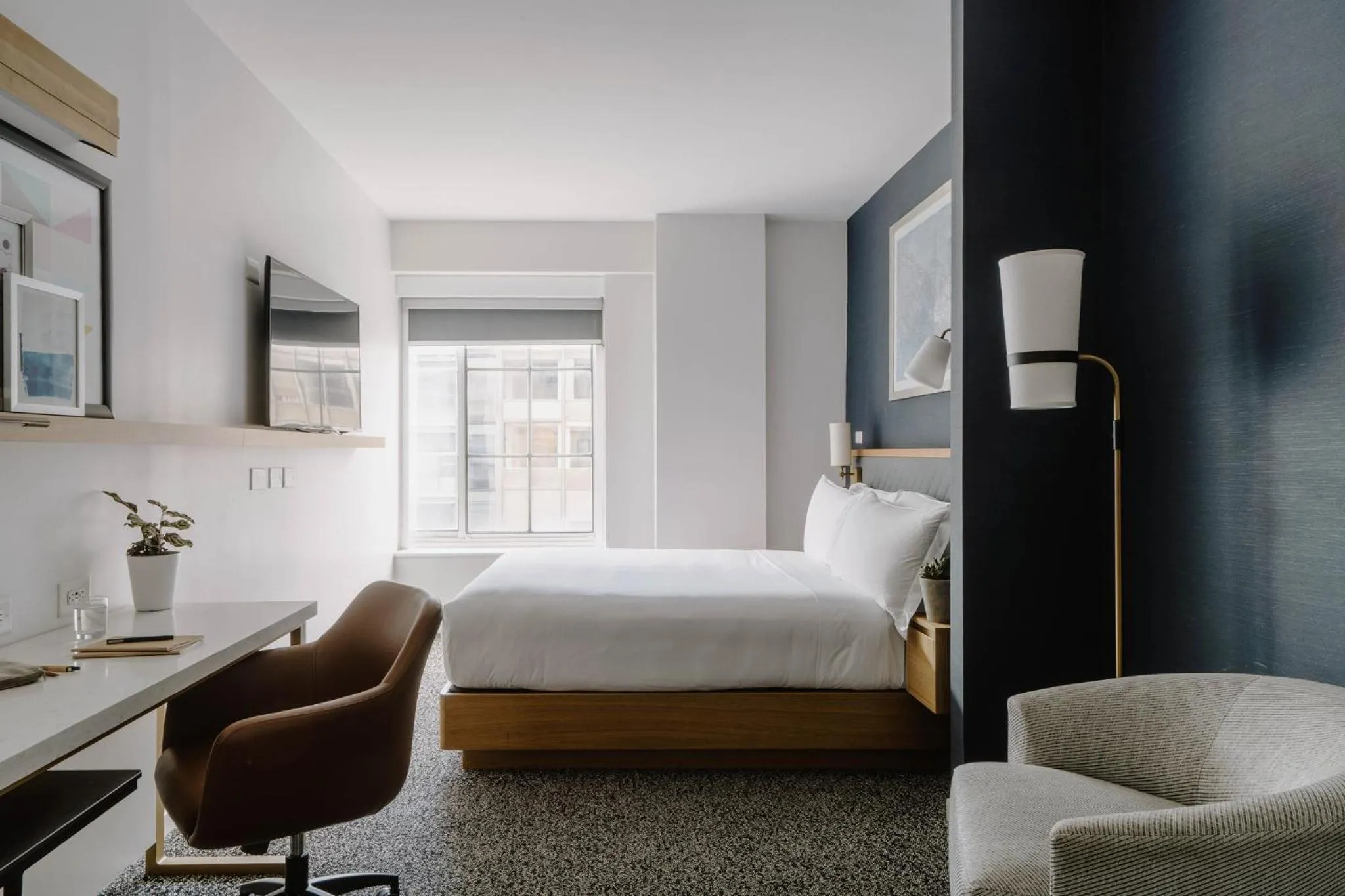 Photo of the whole room, Bed in Club Quarters Hotel White House, Washington DC