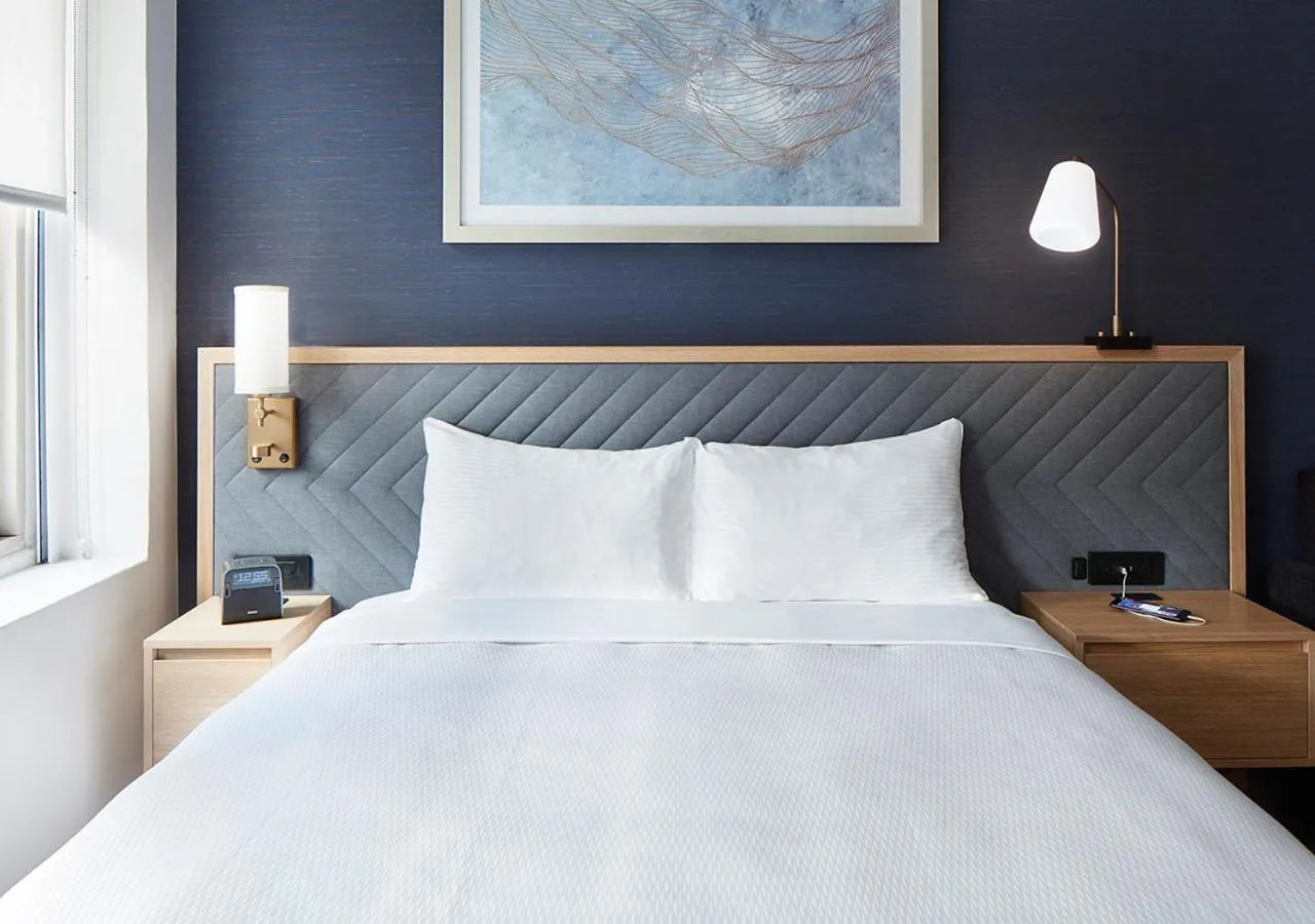 Shower in Radisson Hotel New York Wall Street