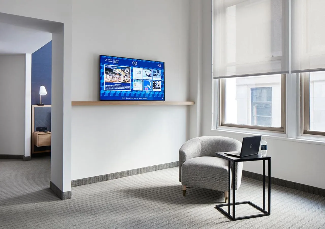 Living room, TV/Entertainment Center in Radisson Hotel New York Wall Street