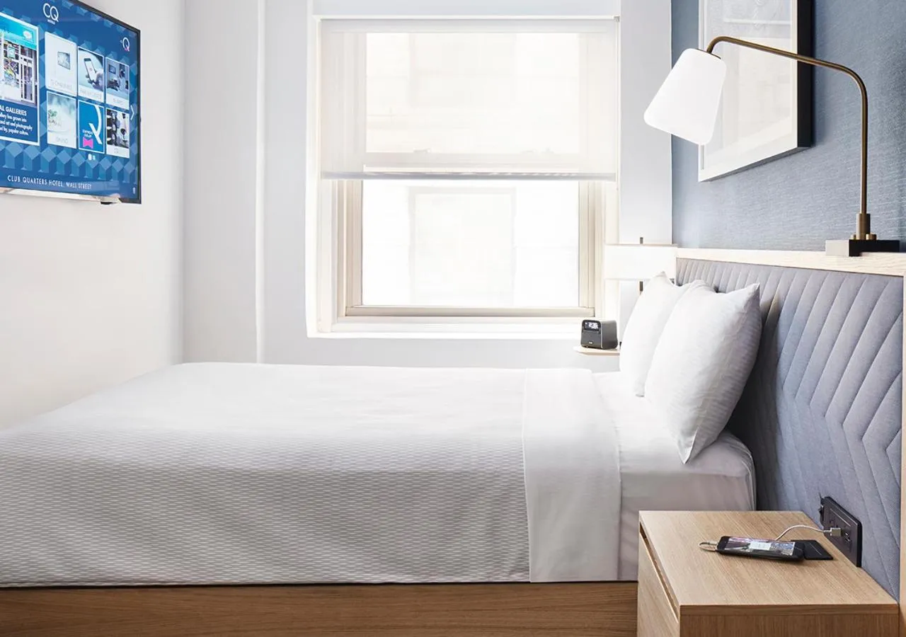 TV and multimedia in Radisson Hotel New York Wall Street