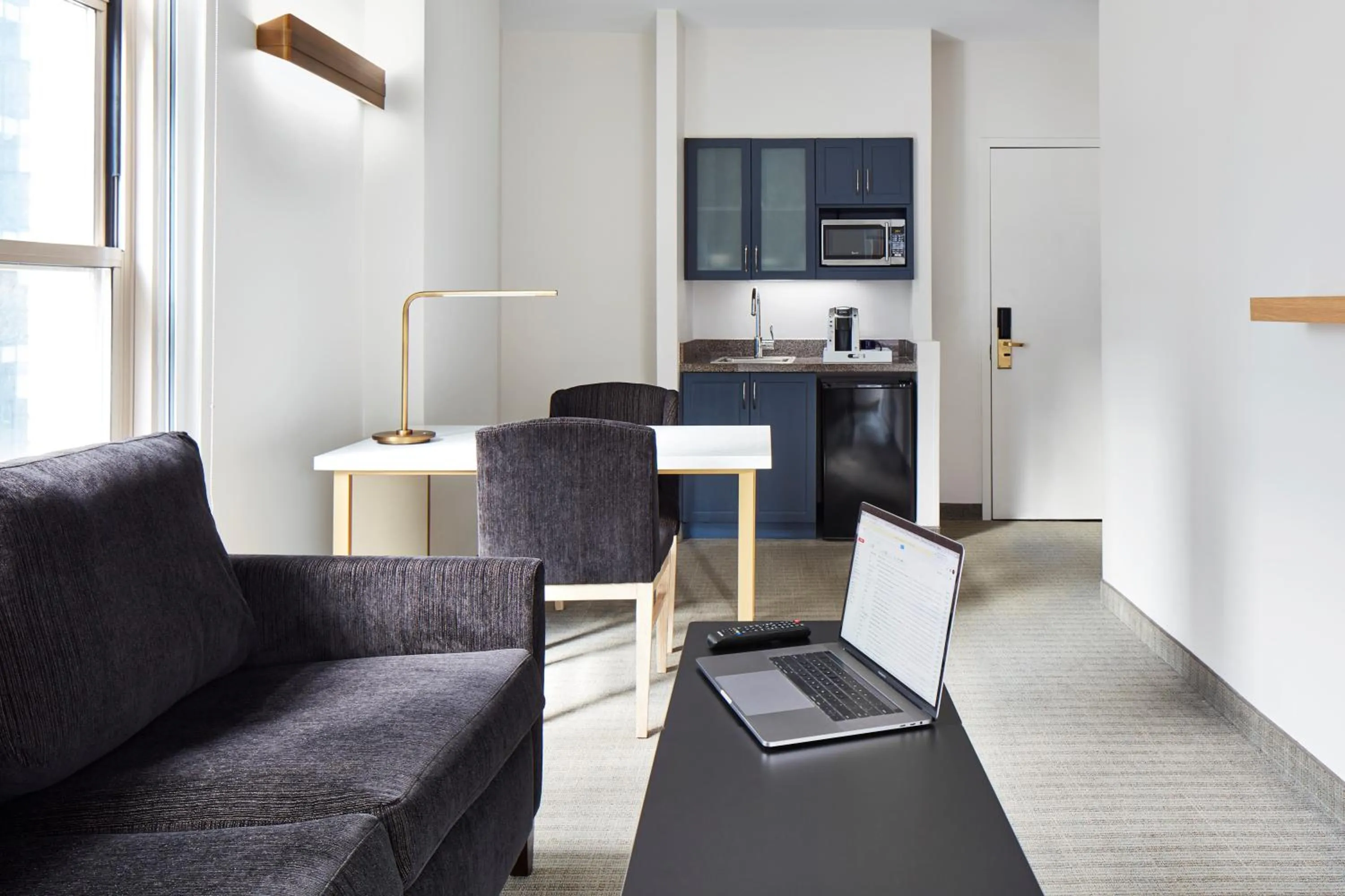 Living room, Seating Area in Radisson Hotel New York Wall Street