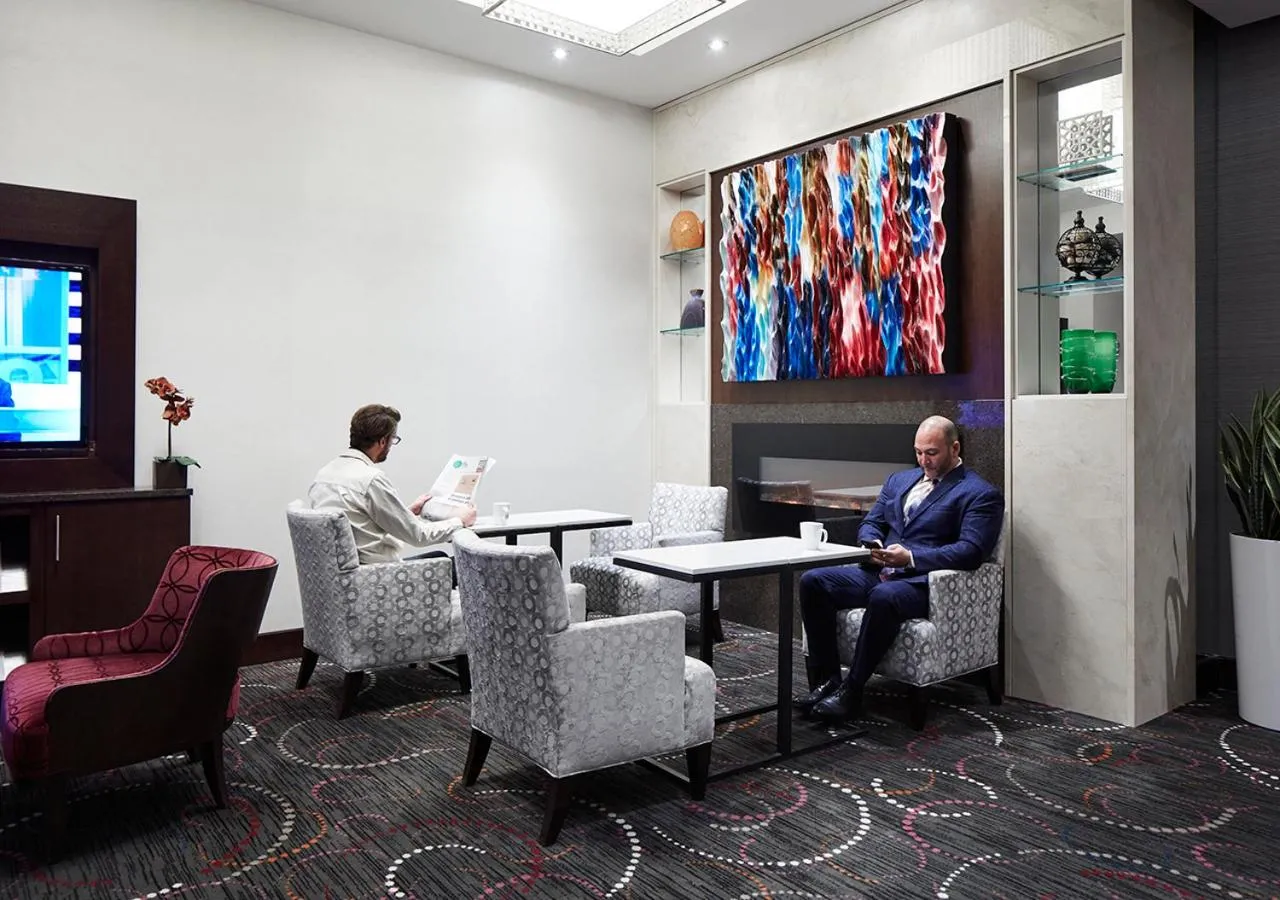 Communal lounge/ TV room in Radisson Hotel New York Wall Street