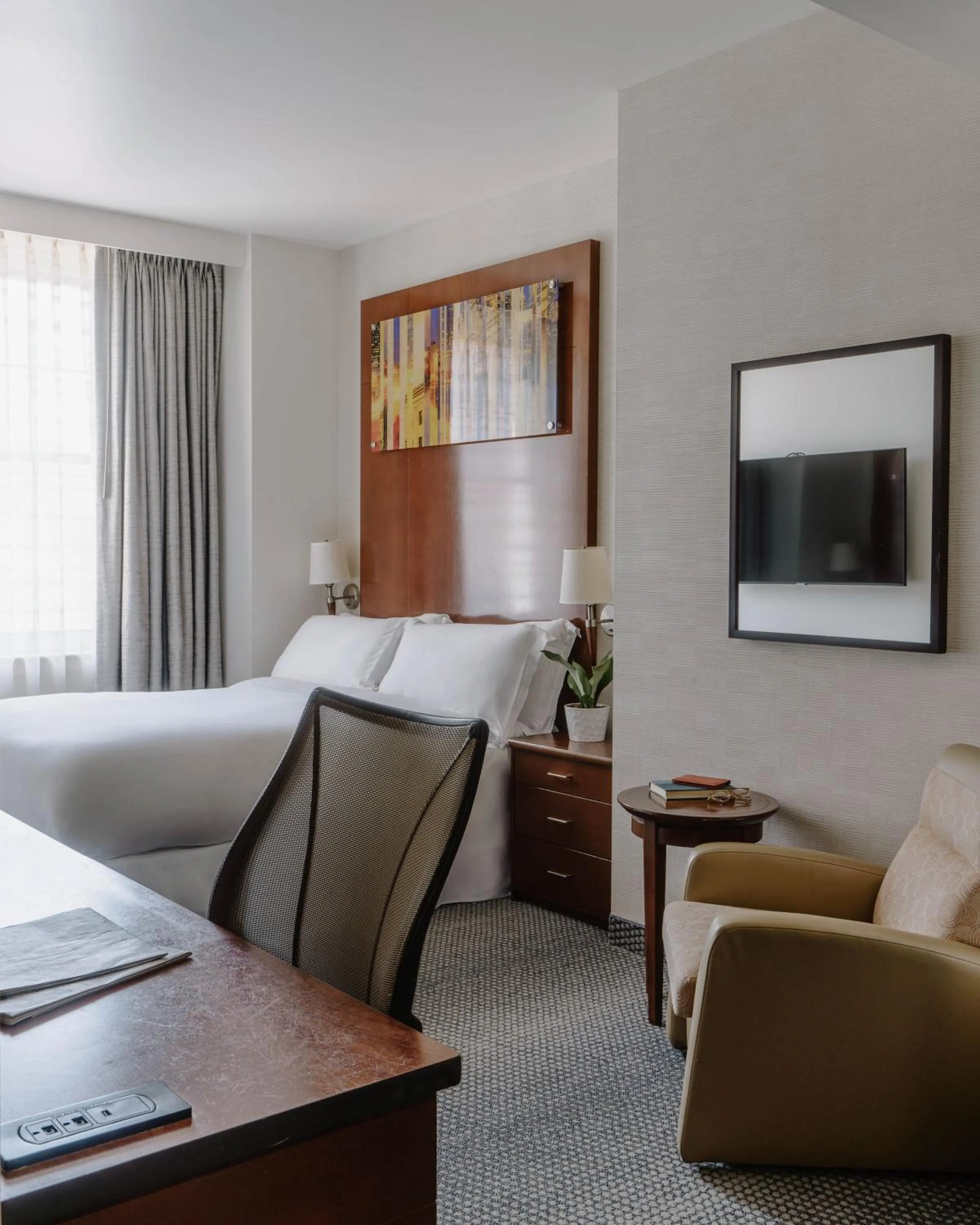 Bedroom, Bed in Club Quarters Hotel Rittenhouse Square, Philadelphia