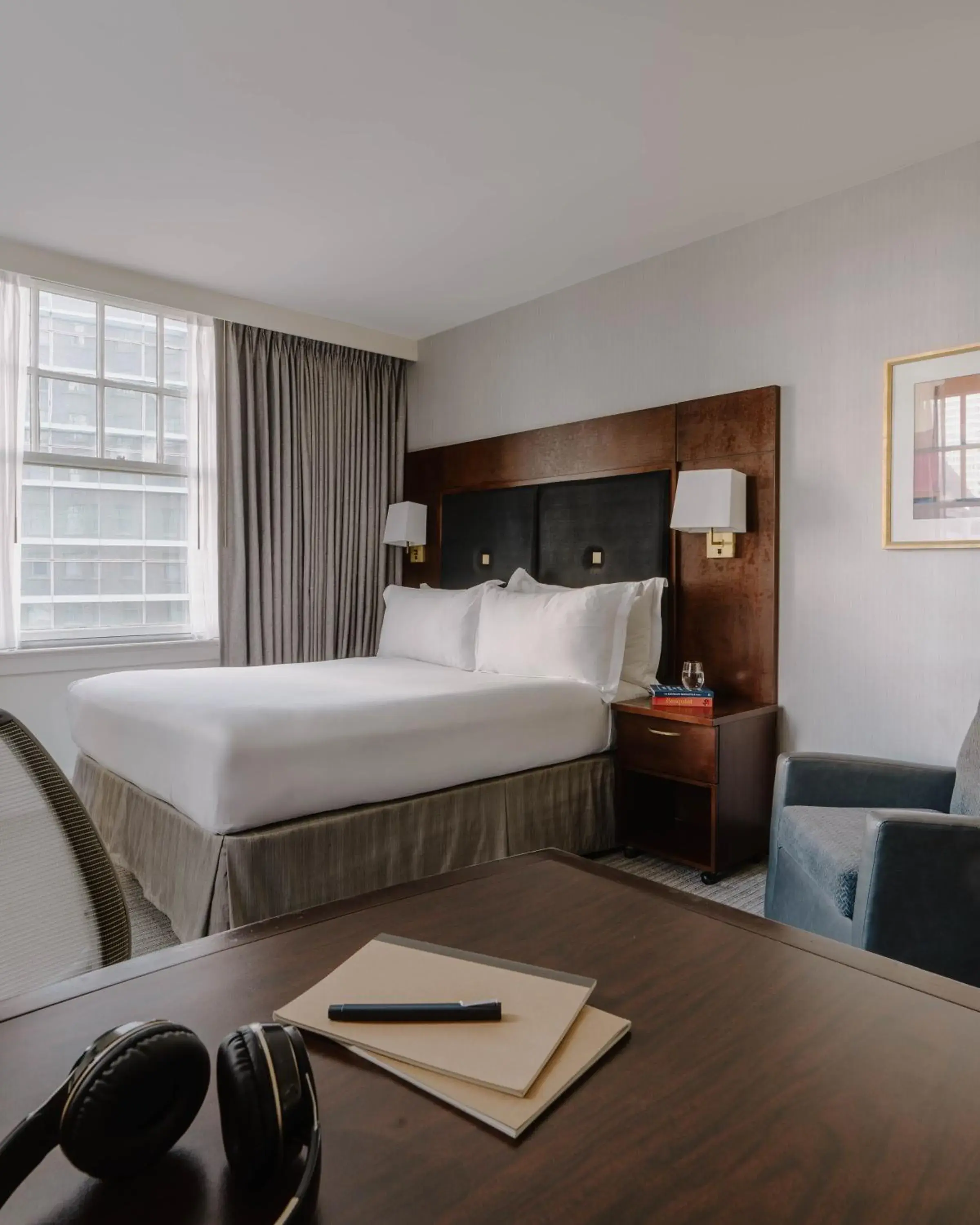 Superior Queen Room in Club Quarters Hotel Downtown, Houston Superior Queen Room in Club Quarters Hotel Downtown, Houston