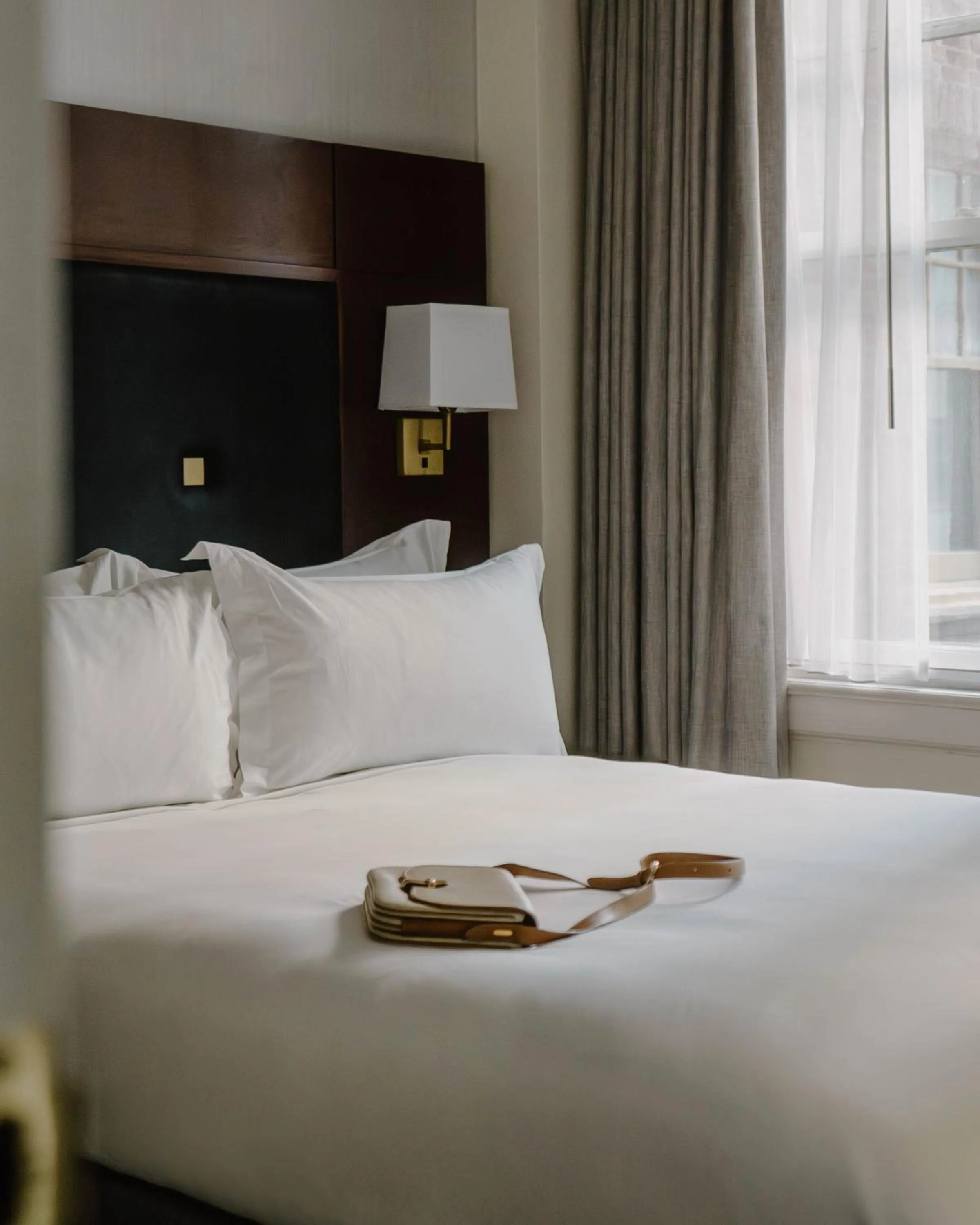 Bedroom, Bed in Club Quarters Hotel Downtown, Houston