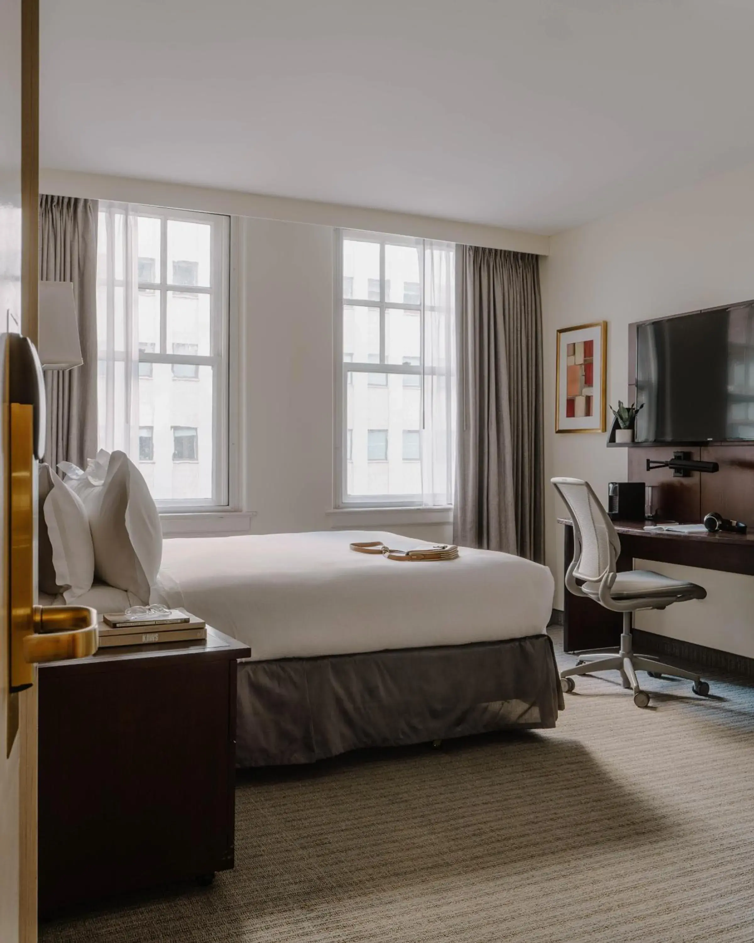 Standard Queen Room in Club Quarters Hotel Downtown, Houston Standard Queen Room in Club Quarters Hotel Downtown, Houston