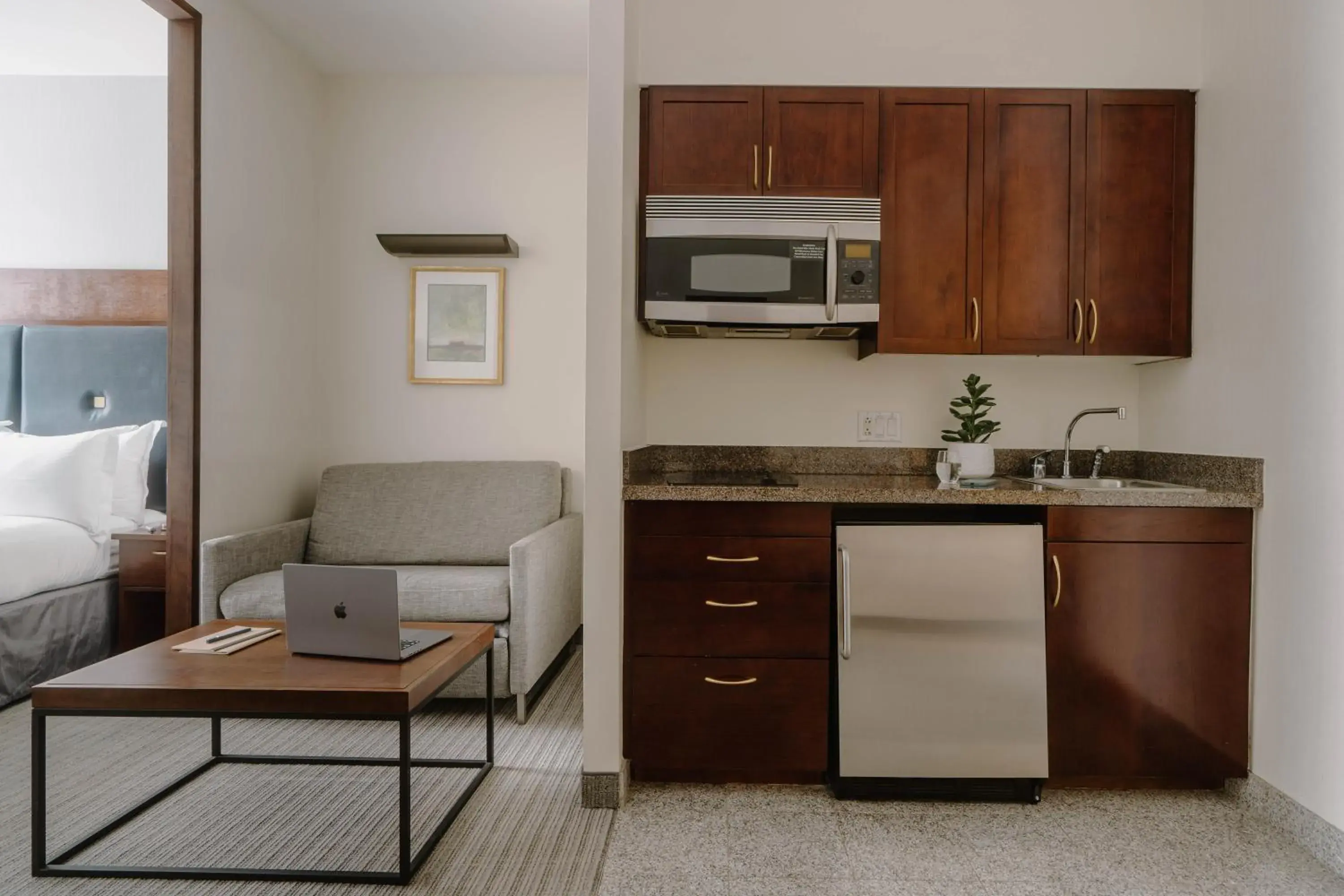 One-Room Suite with Kitchenette in Club Quarters Hotel Downtown, Houston One-Room Suite with Kitchenette in Club Quarters Hotel Downtown, Houston