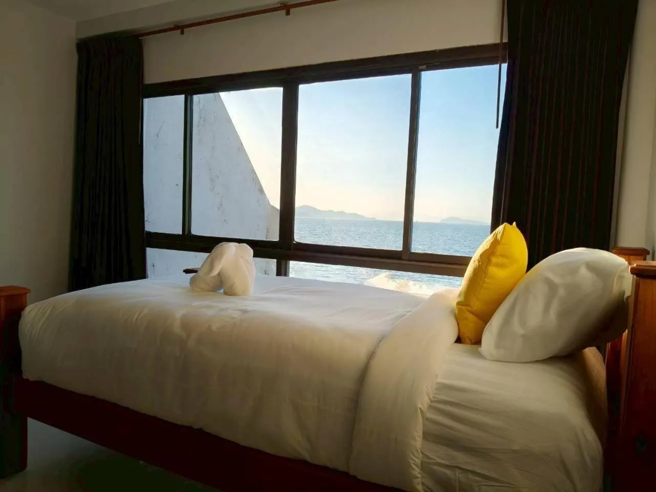 Bedroom, Bed in Jansom Beach Resort