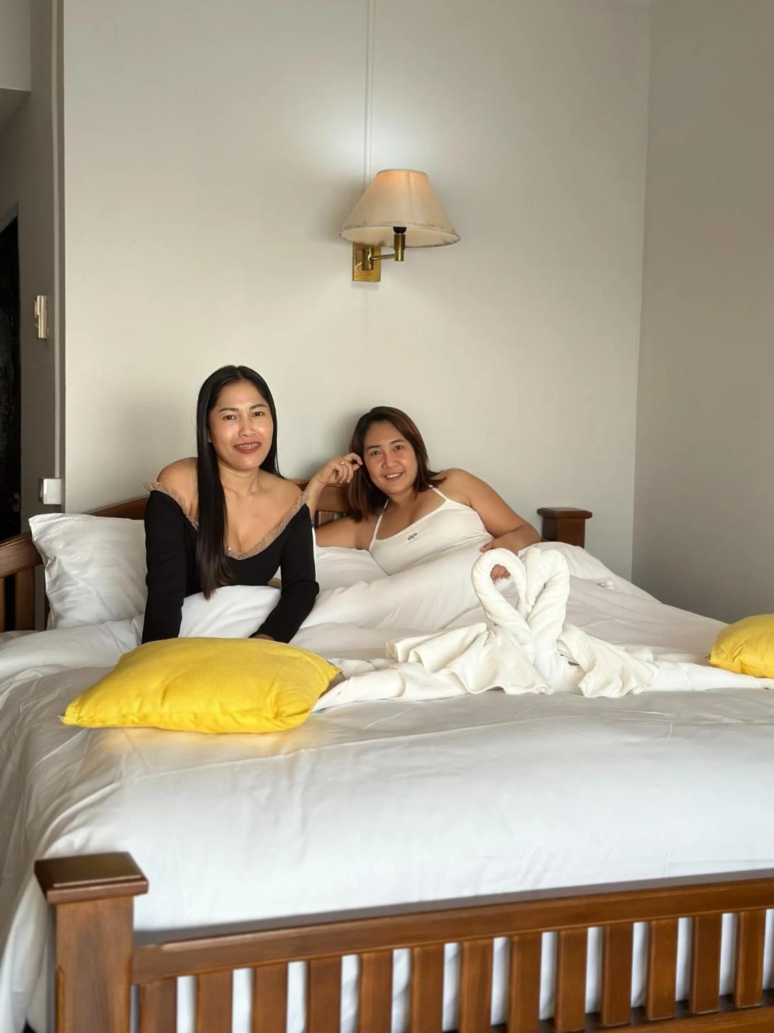 Bedroom, Bed in Jansom Beach Resort