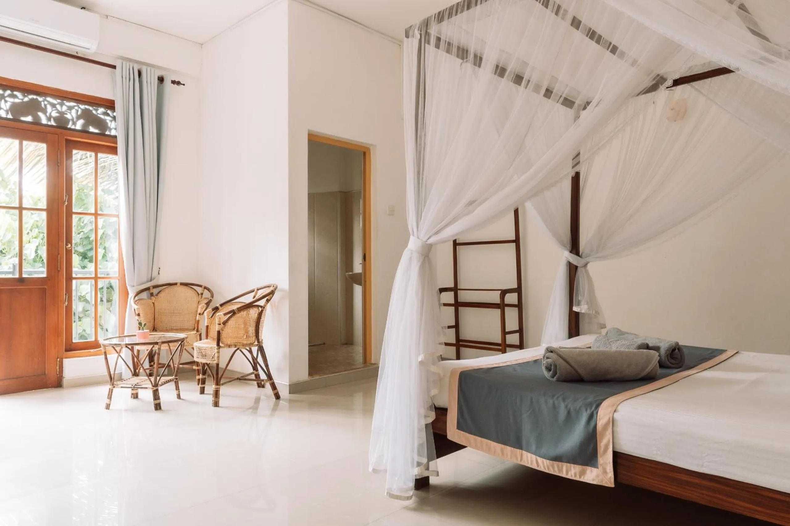 Bedroom, Bed in Rise - Bed & Breakfast