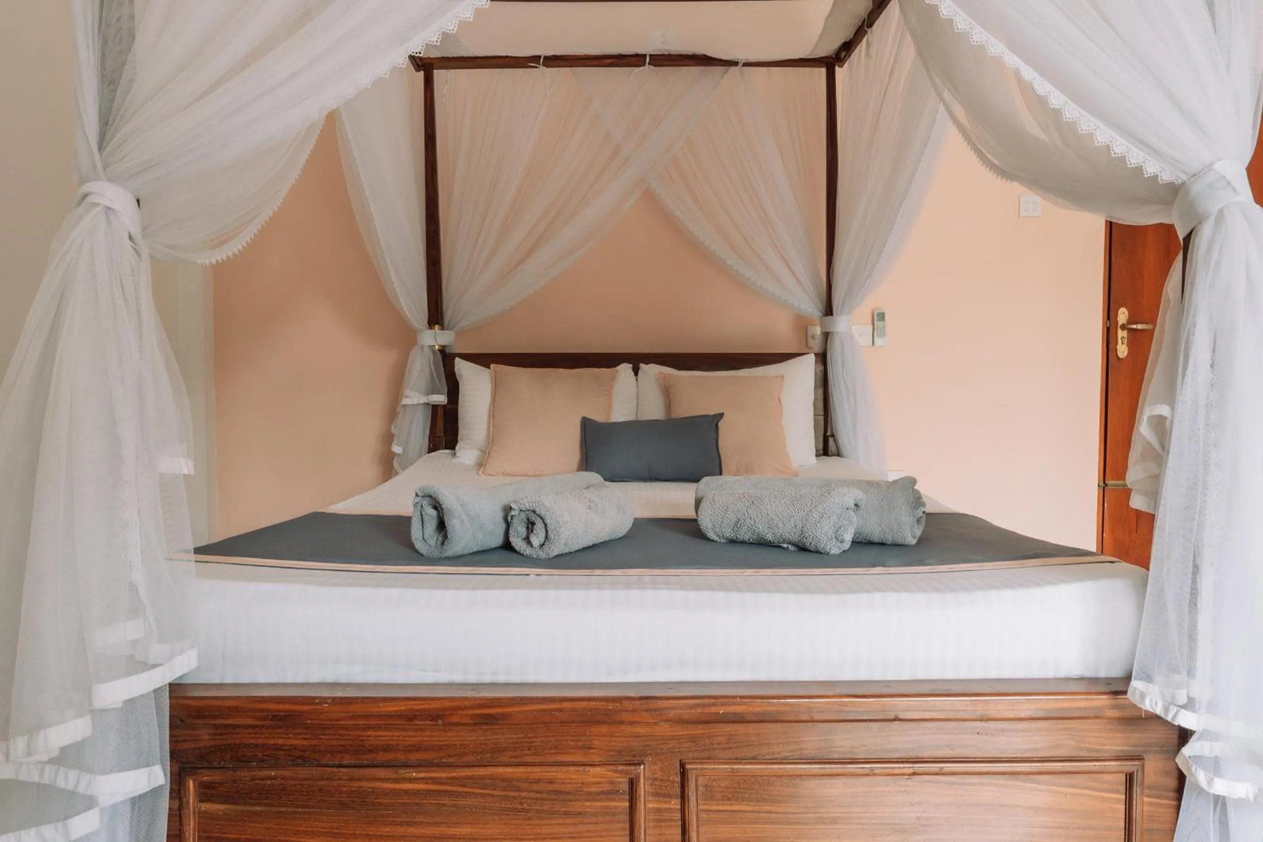 Bedroom, Bed in Rise - Bed & Breakfast