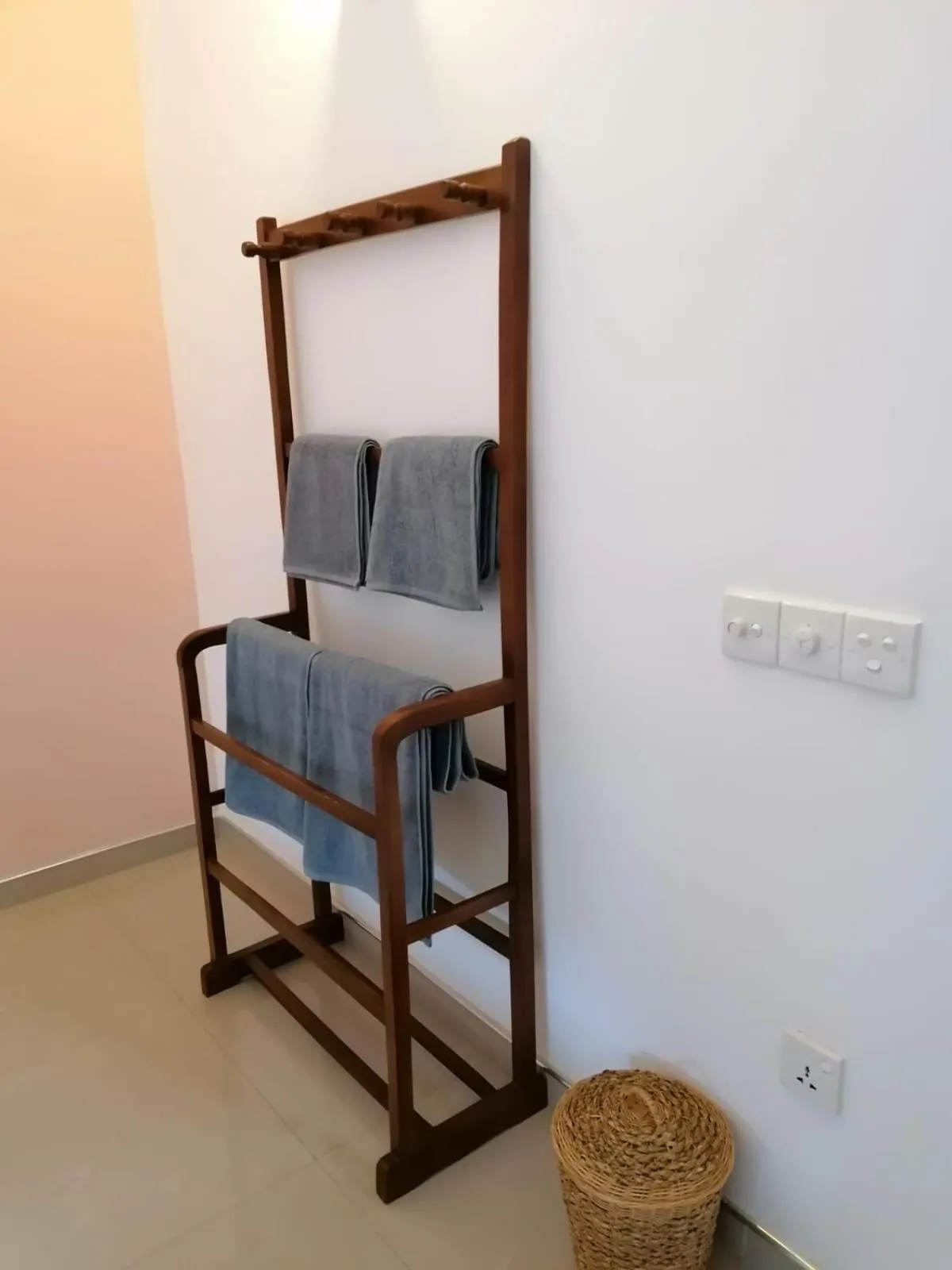 wardrobe in Rise - Bed & Breakfast