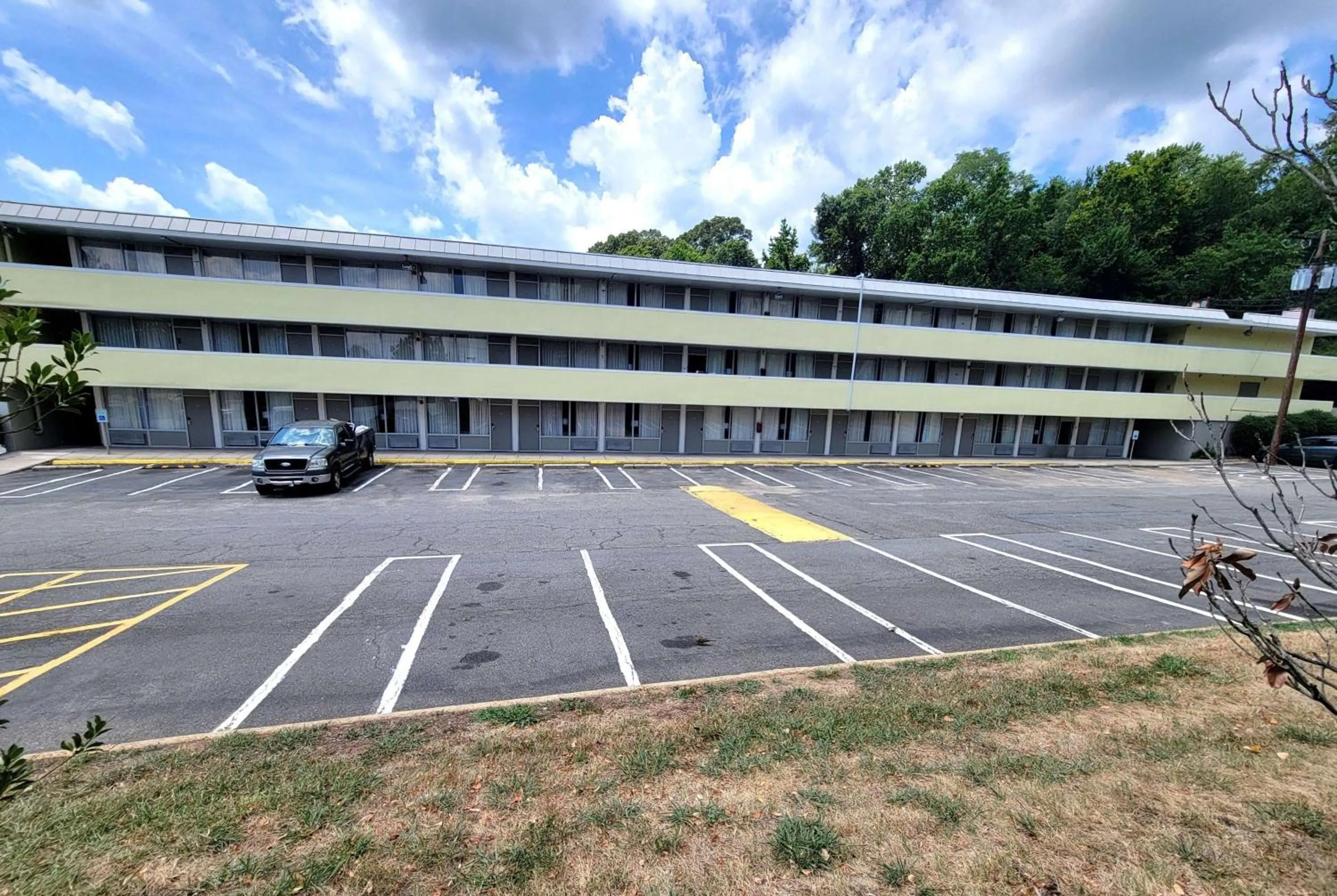 Property building in Days Inn by Wyndham Alexandria South