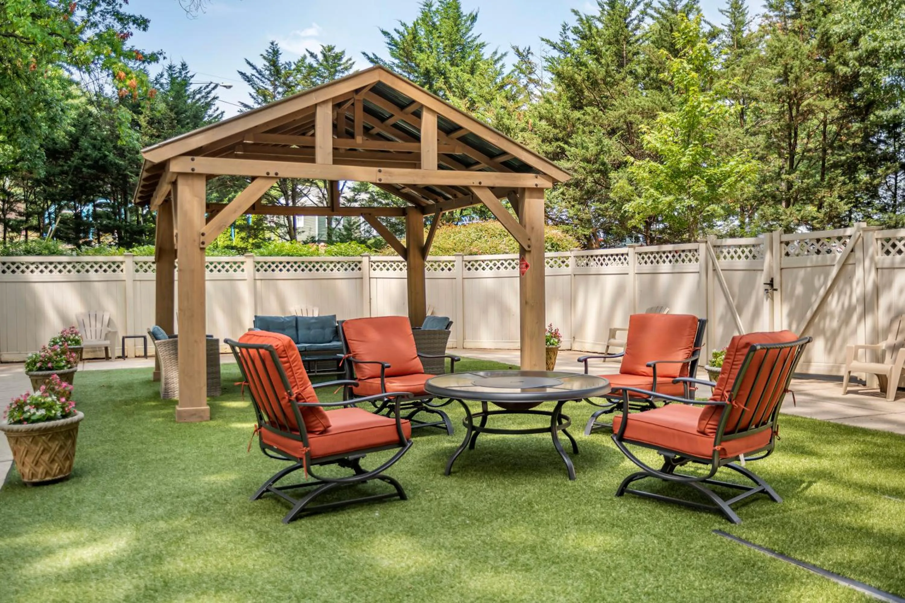 Garden in Comfort Inn Shady Grove - Gaithersburg - Rockville