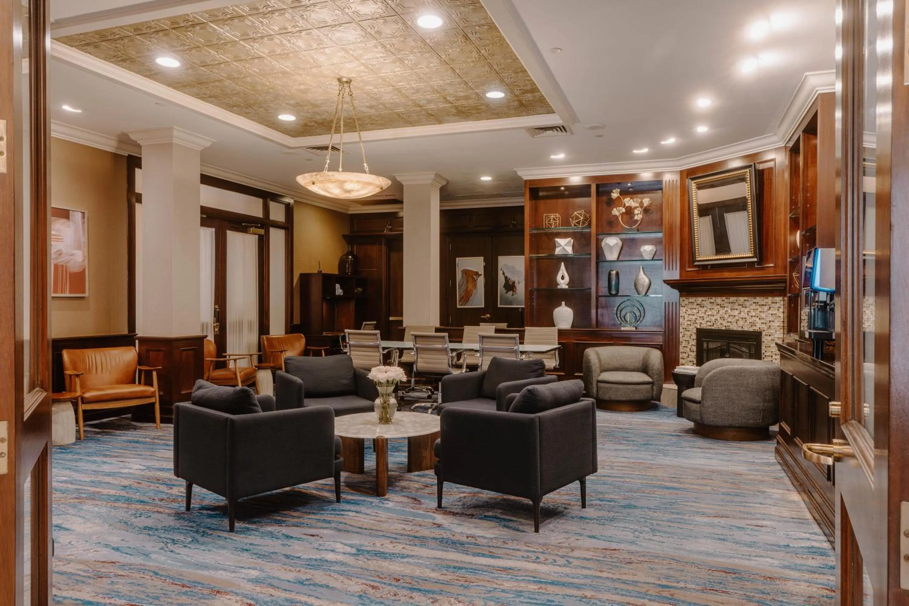 Seating area in Club Quarters Hotel Faneuil Hall, Boston