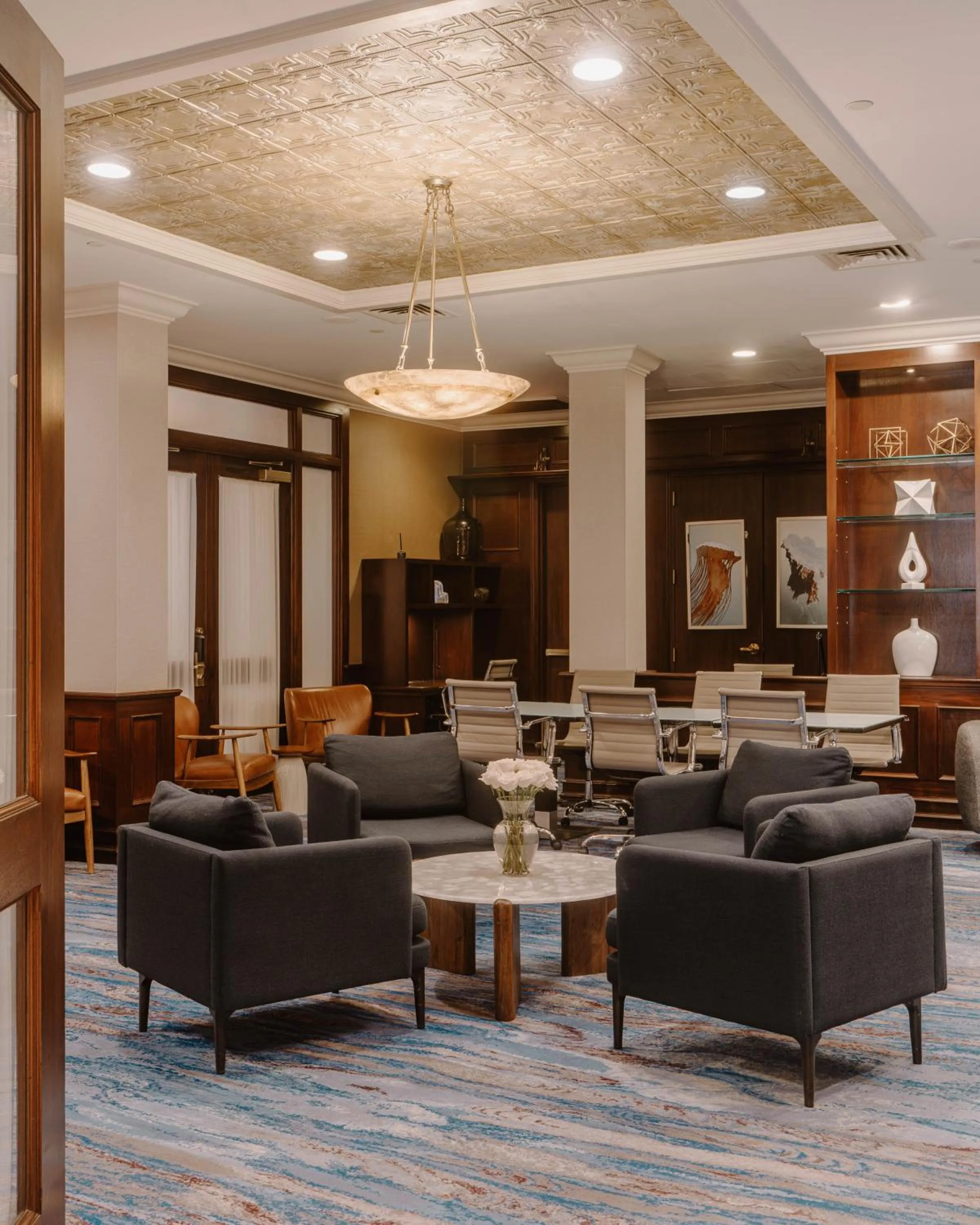 Seating area in Club Quarters Hotel Faneuil Hall, Boston