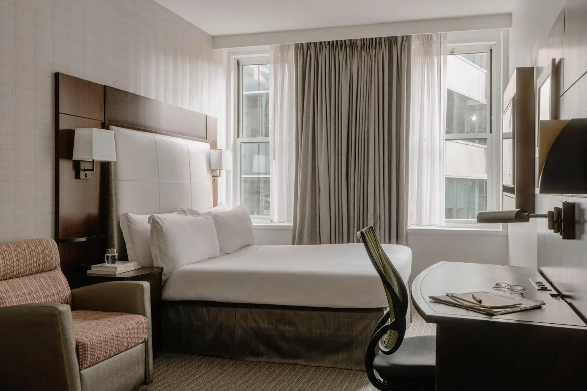 Photo of the whole room, Bed in Club Quarters Hotel Faneuil Hall, Boston