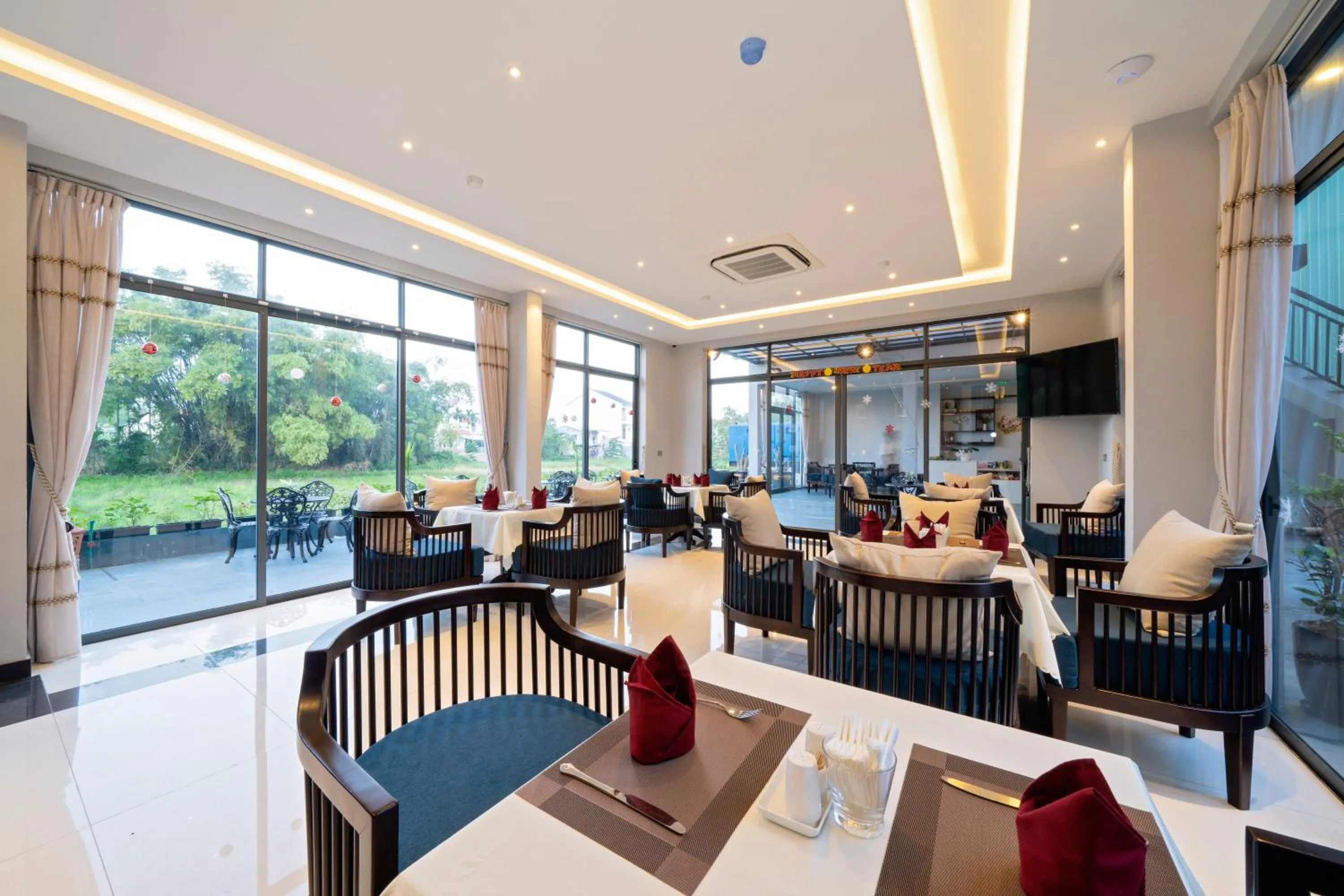 TV and multimedia in Eco Lux Riverside Hotel & Spa