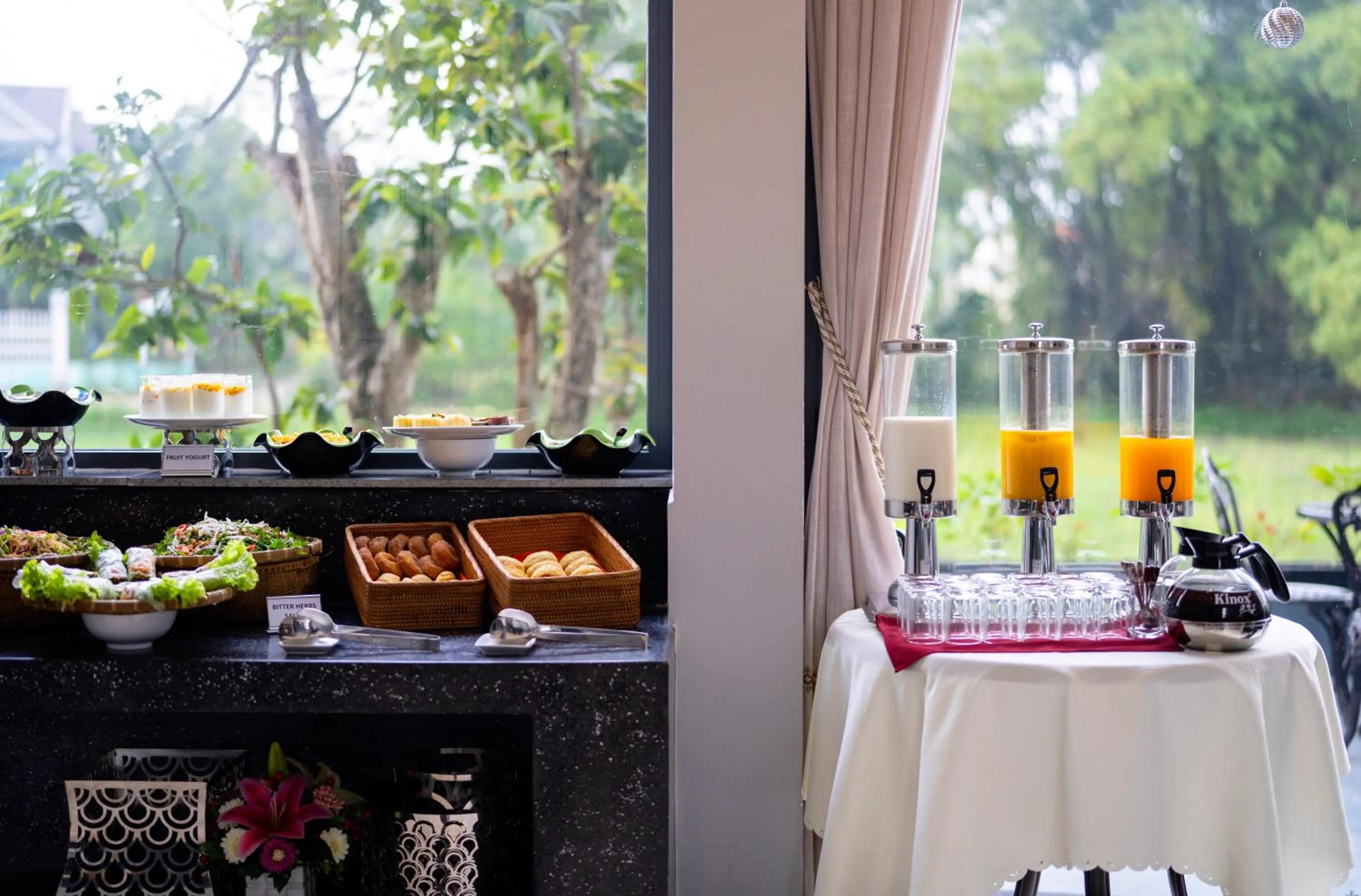 Food and drinks in Eco Lux Riverside Hotel & Spa