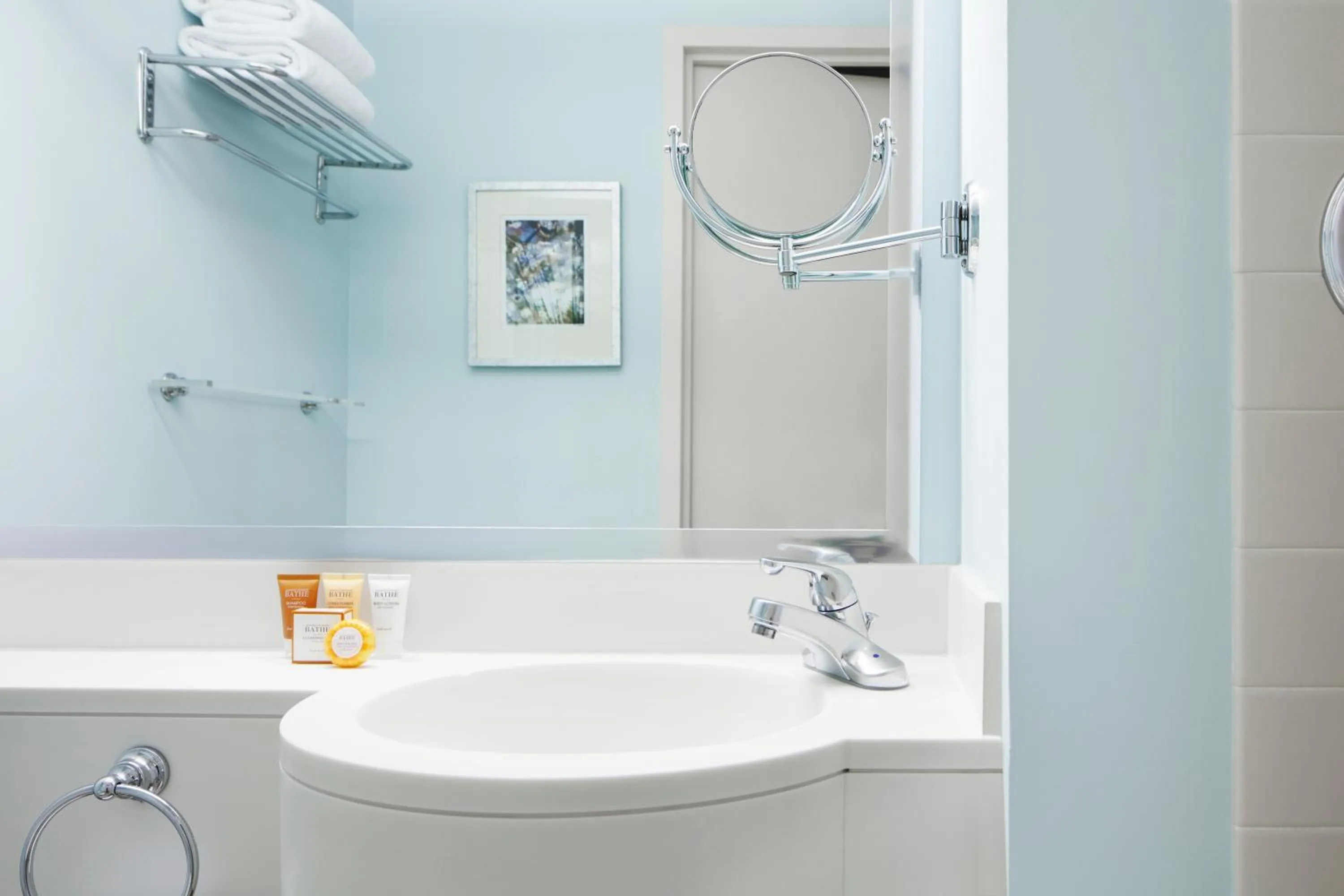 Bathroom in Club Quarters Hotel Central Loop, Chicago