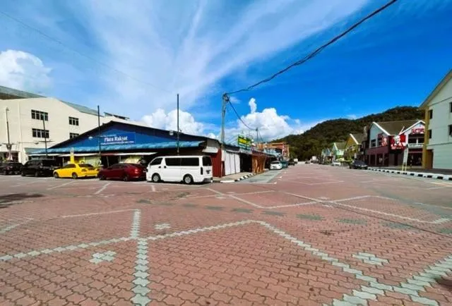 Restaurant/places to eat in Dindings Pantai Desair Apartment By DPD