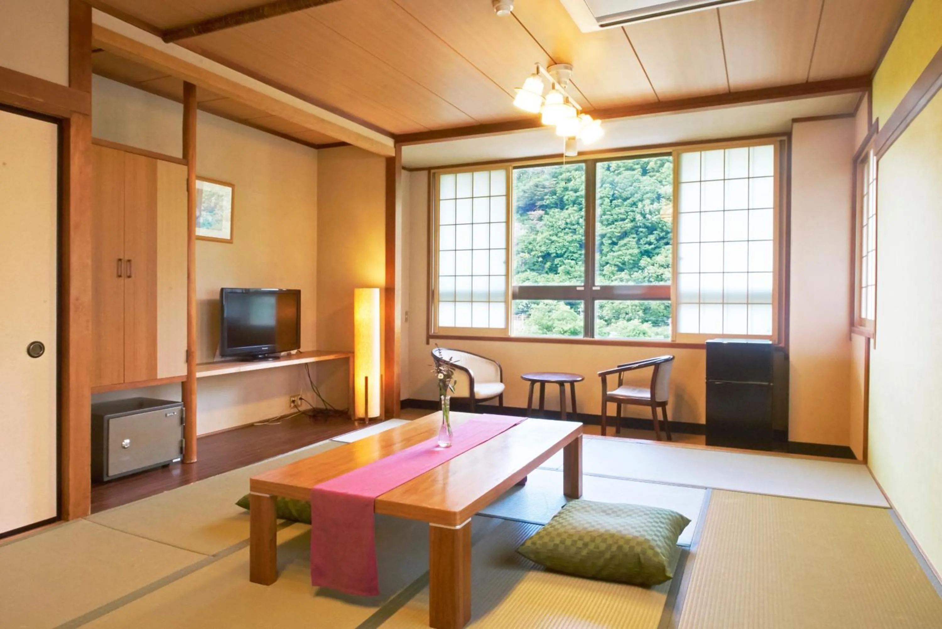 Photo of the whole room in Yutoriro Bandai Atami