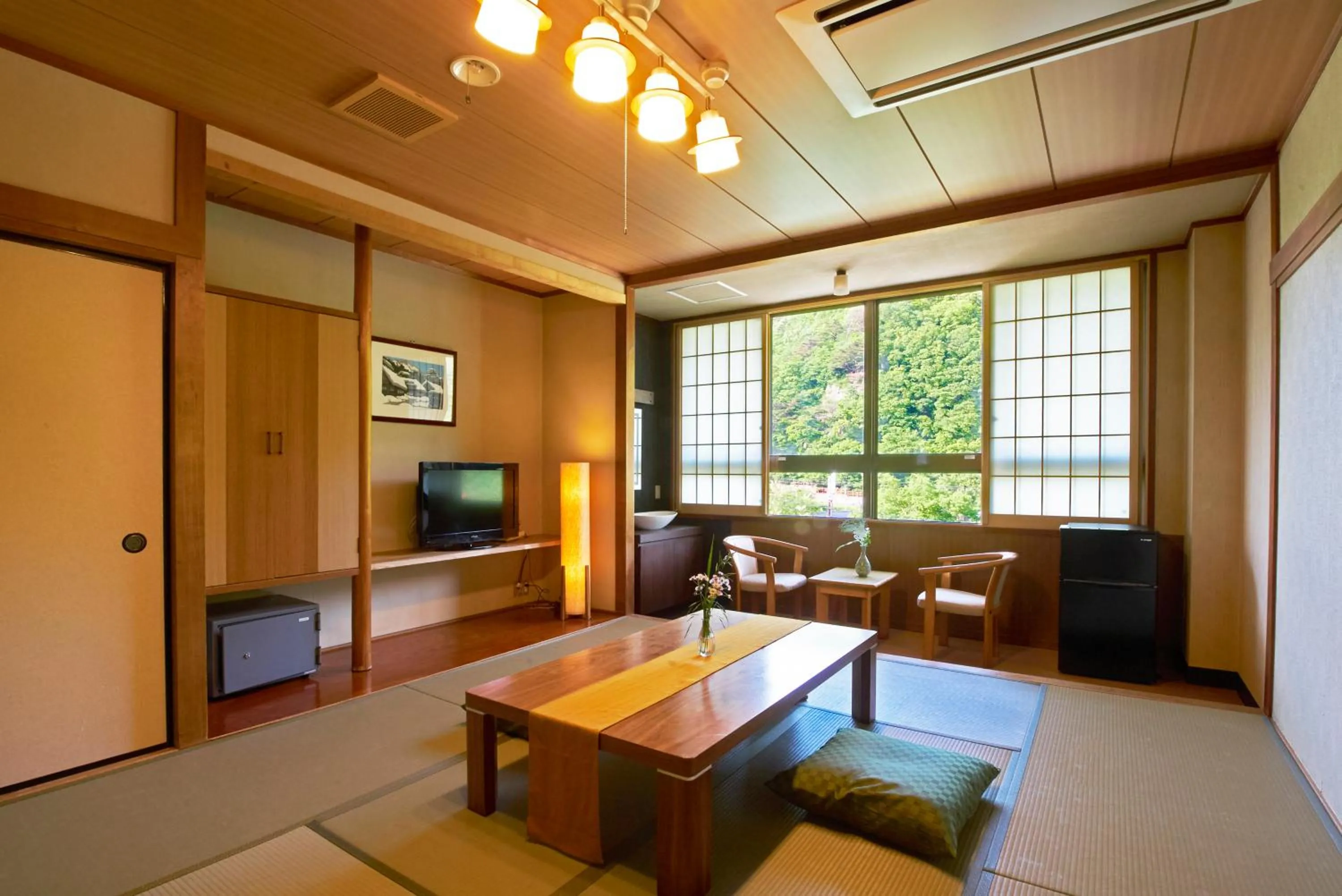 Photo of the whole room in Yutoriro Bandai Atami