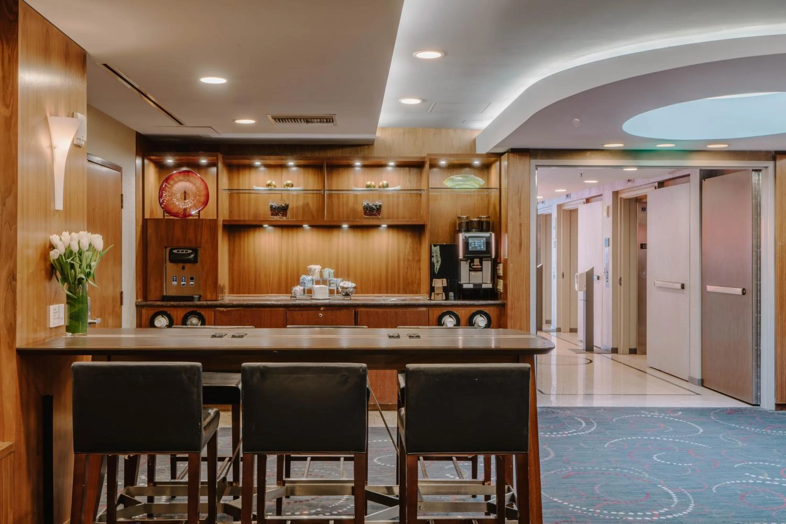 Communal lounge/ TV room in Club Quarters Hotel Embarcadero, San Francisco
