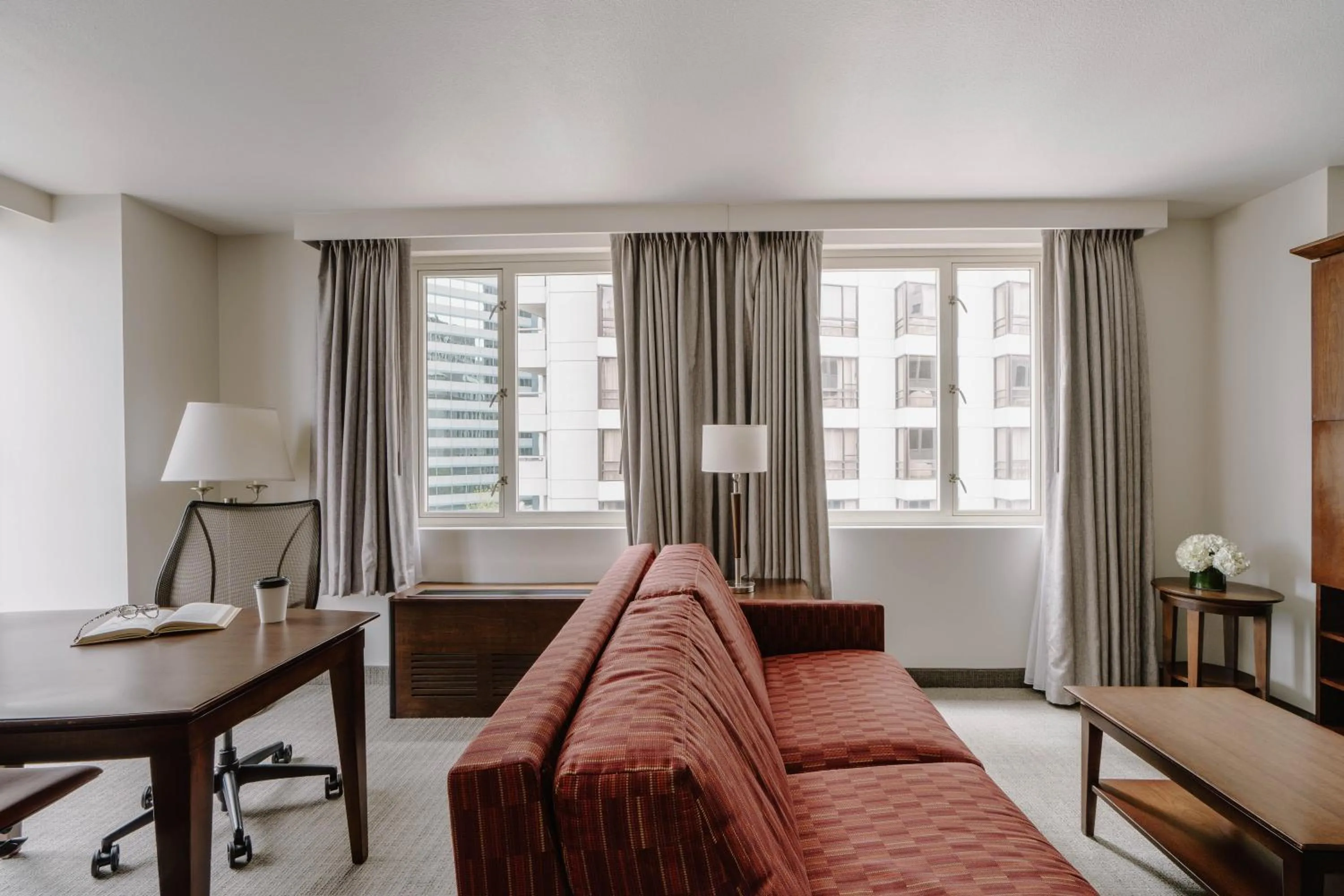 Seating area in Club Quarters Hotel Embarcadero, San Francisco