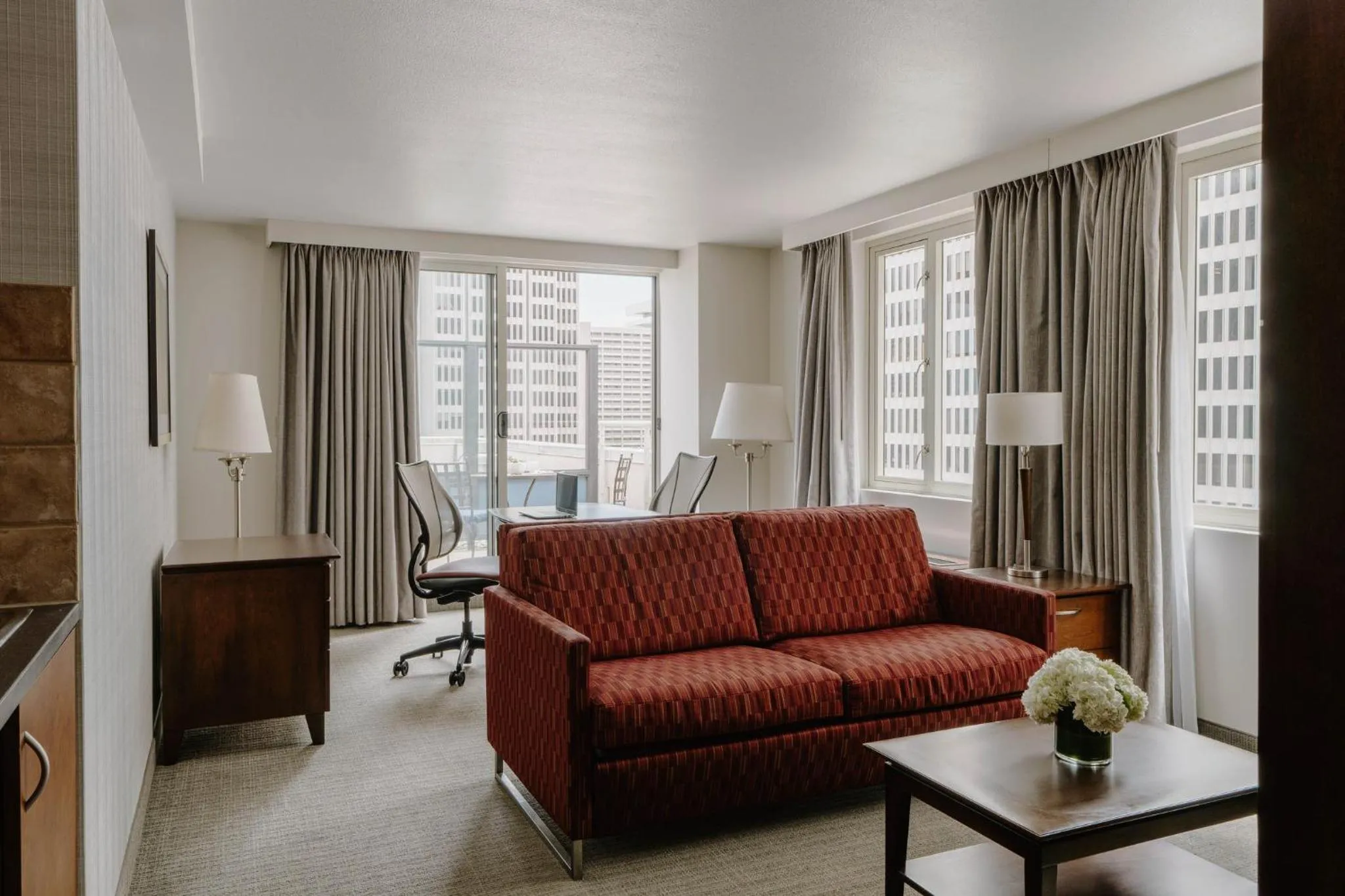 Photo of the whole room in Club Quarters Hotel Embarcadero, San Francisco