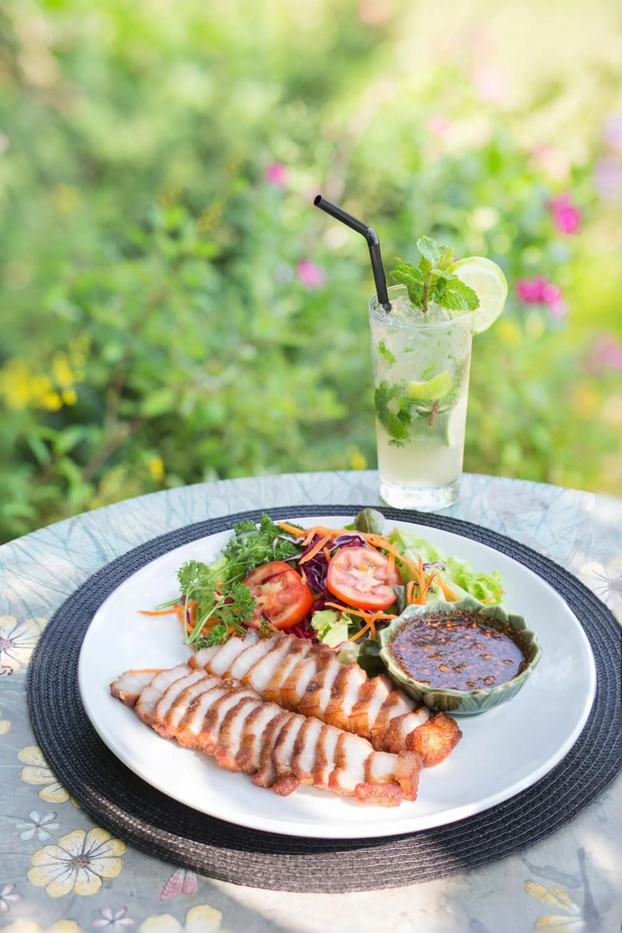 Food and drinks in Cattani's Riverside Home