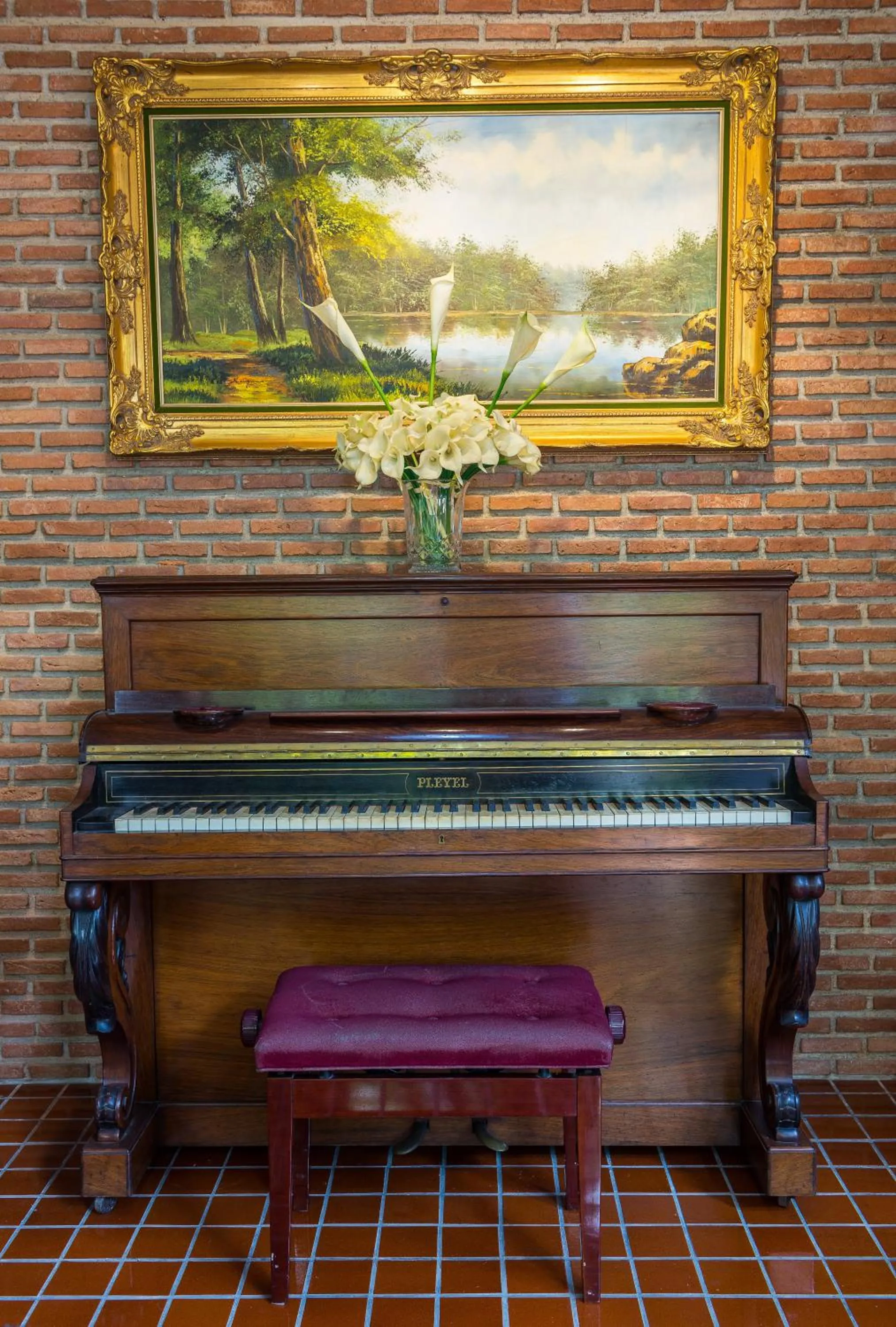 Restaurant/places to eat in Cattani's Riverside Home