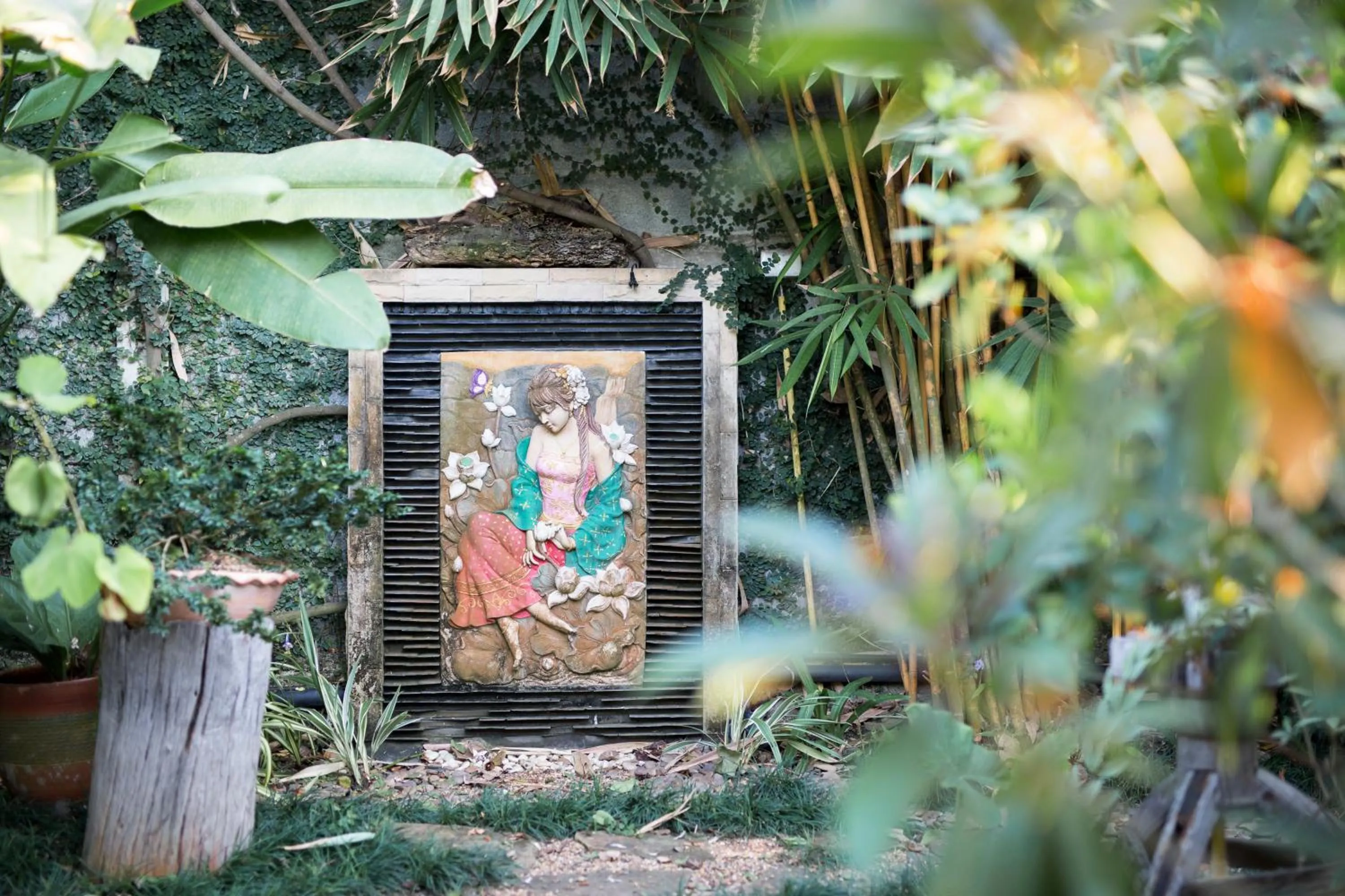 Garden in Cattani's Riverside Home