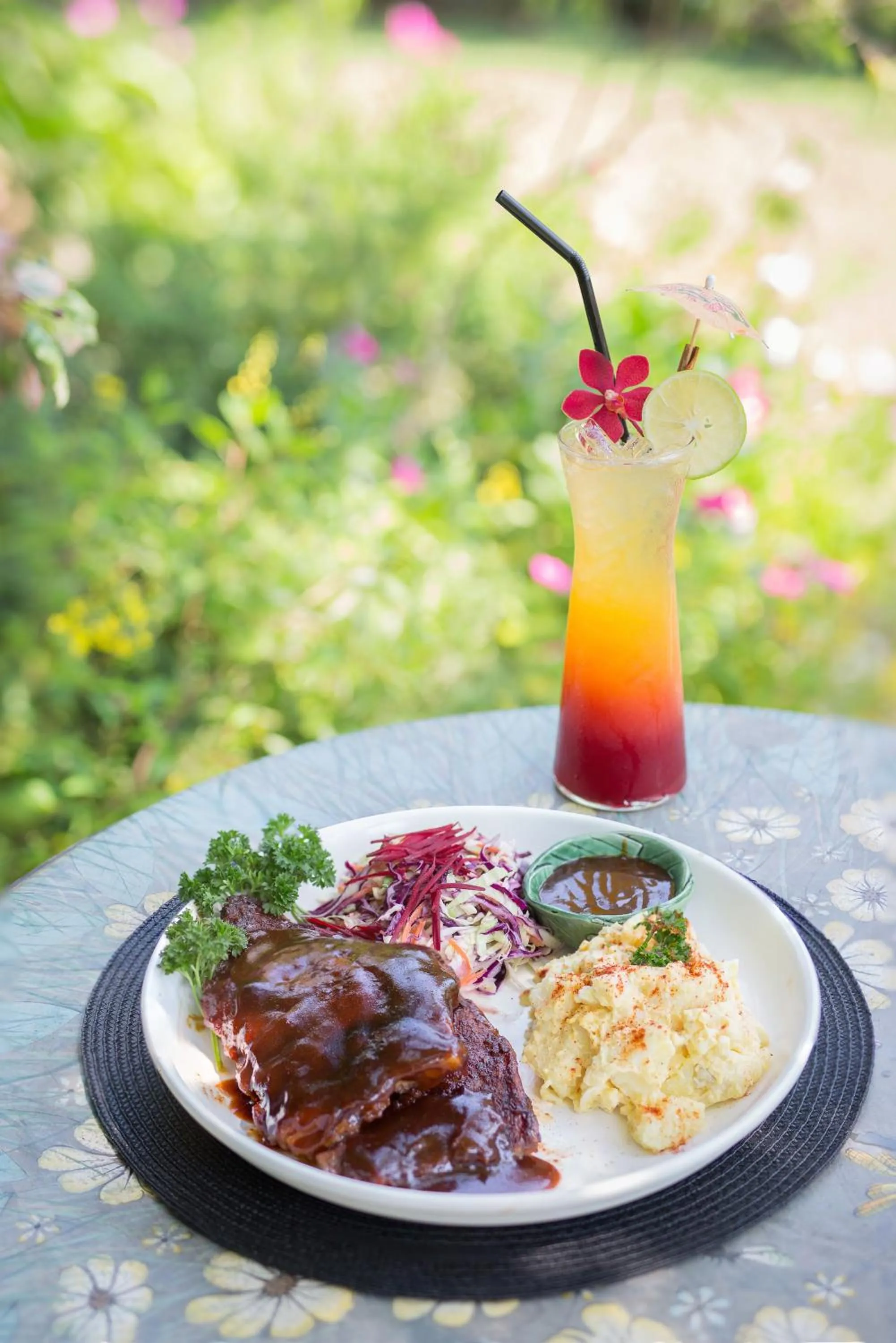 Food and drinks in Cattani's Riverside Home