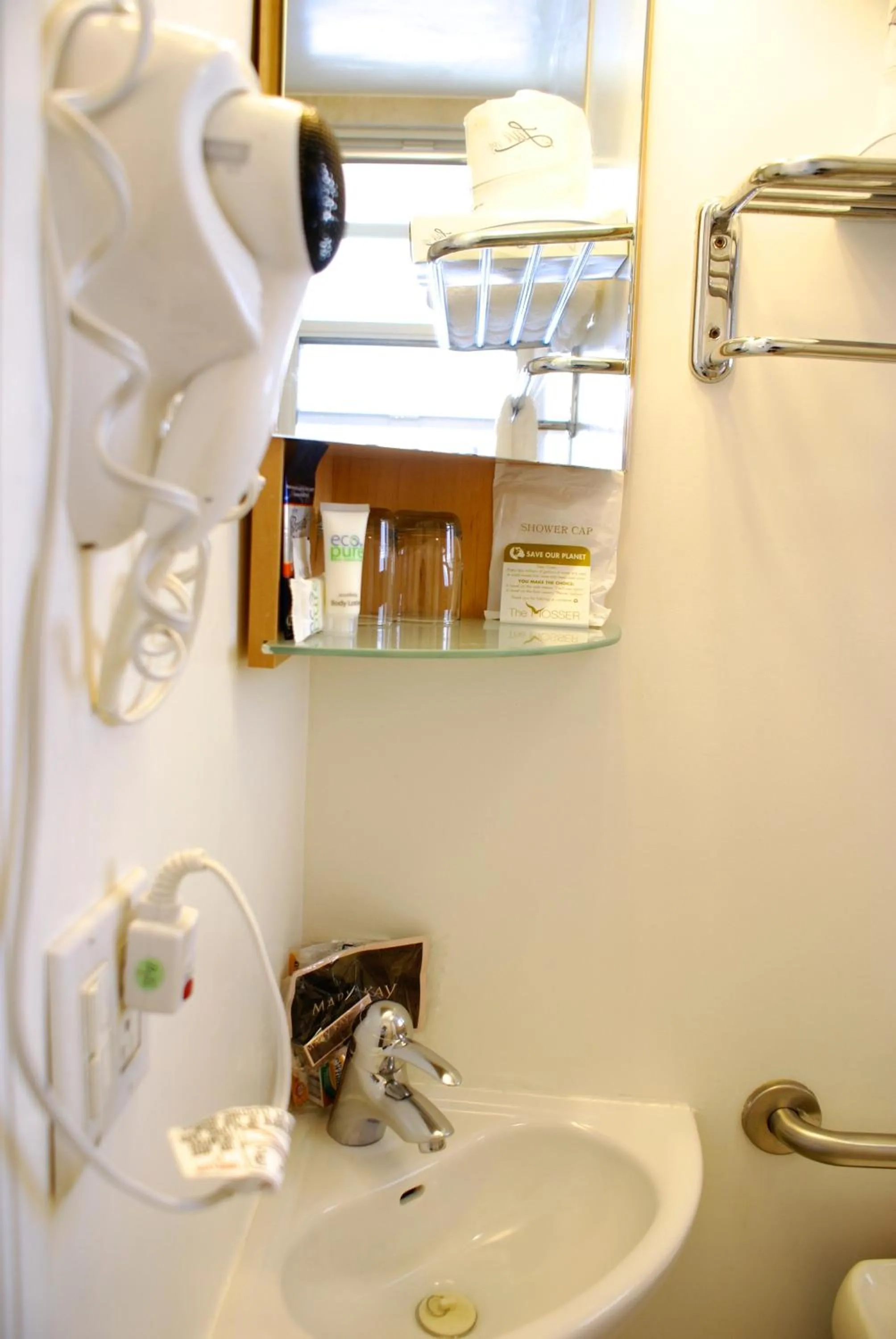 Bathroom in The Mosser Hotel