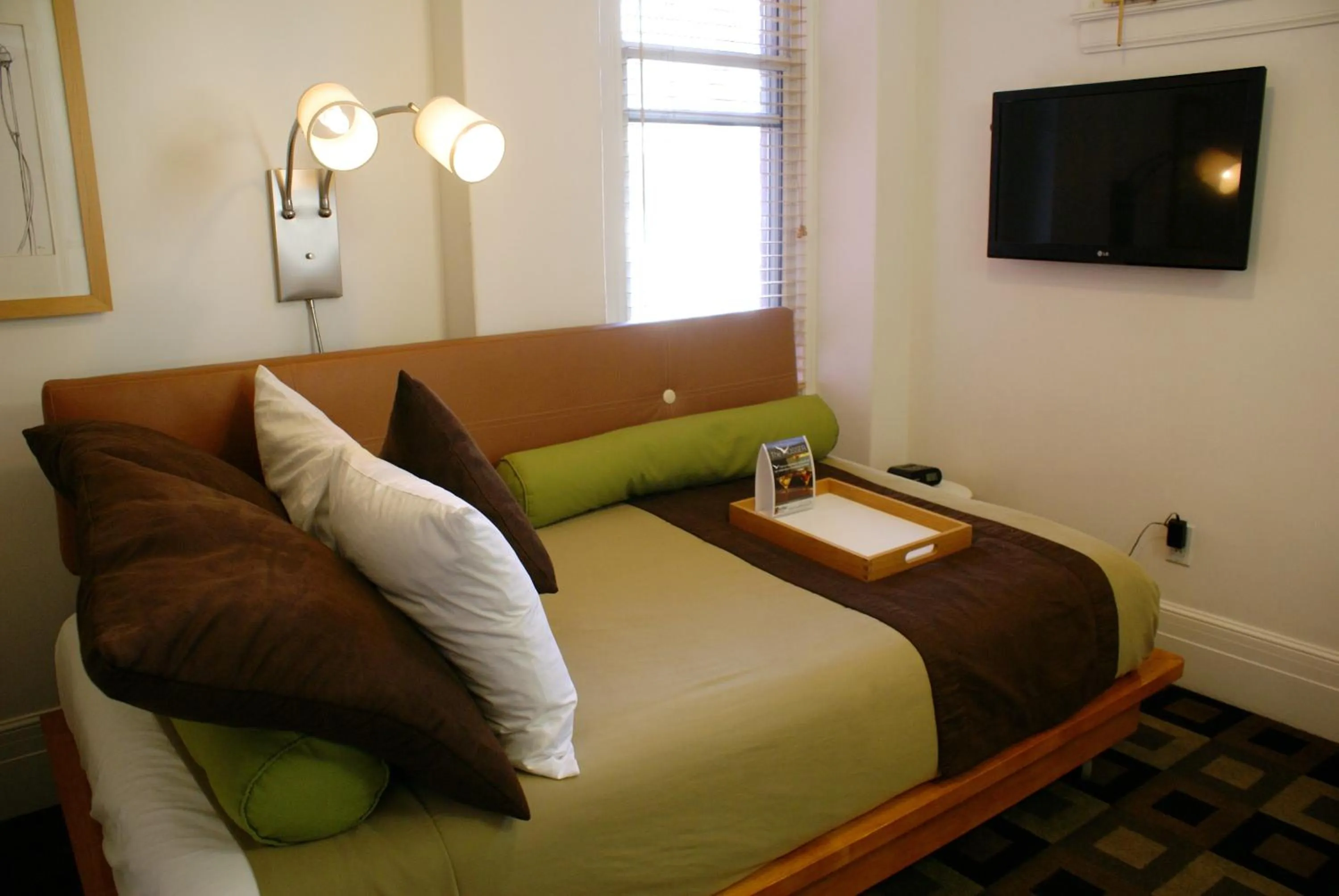 TV and multimedia, Bed in The Mosser Hotel