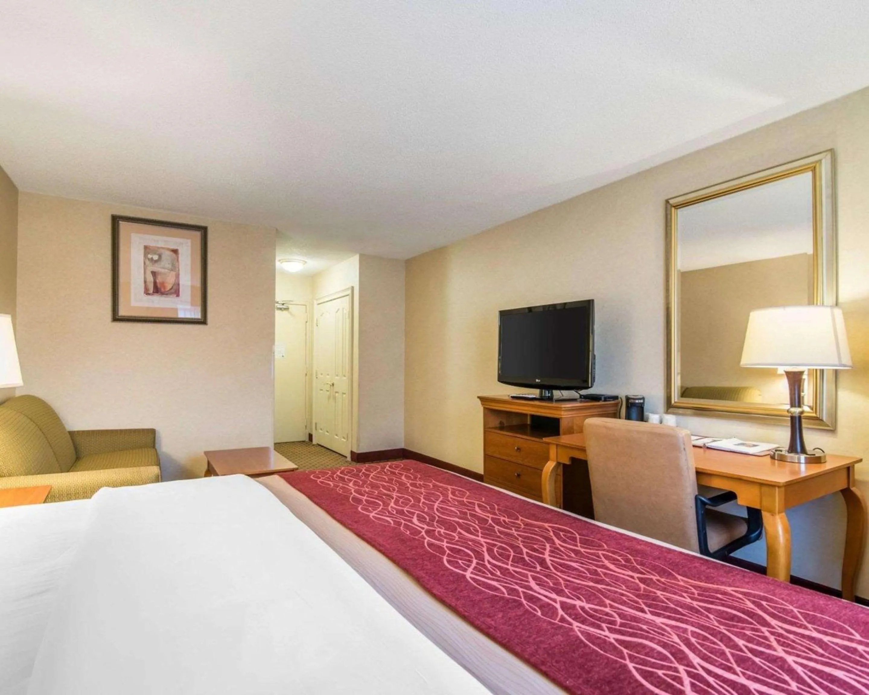 Photo of the whole room, Bed in Quality Inn