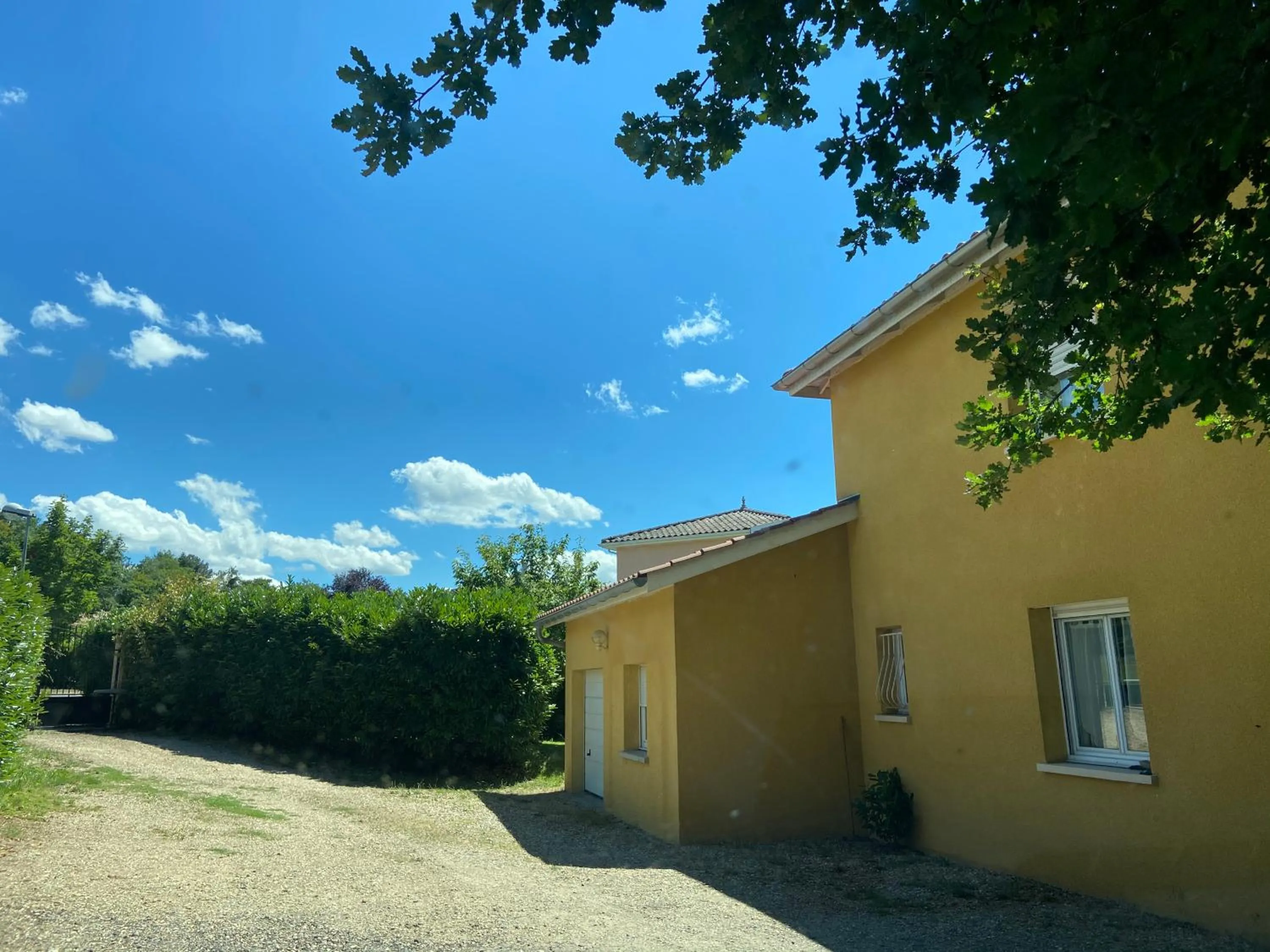 Facade/entrance in Chambres dans villa avec piscine
