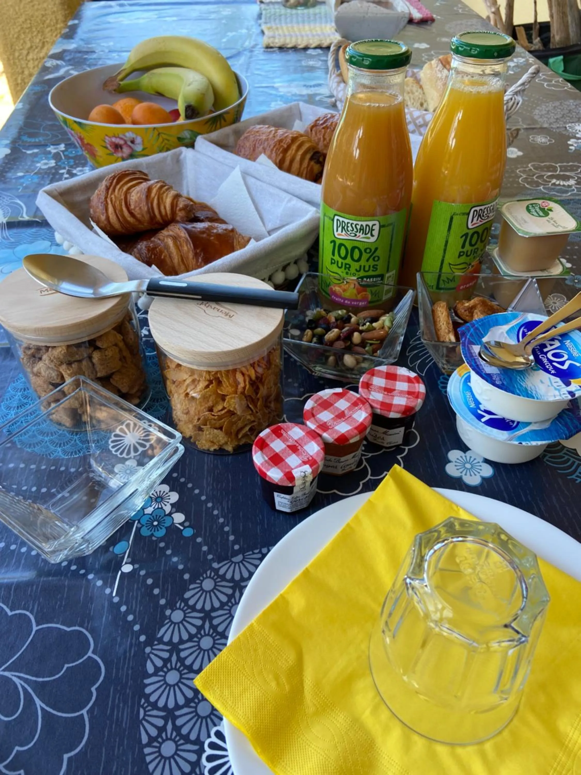 Breakfast in Chambres dans villa avec piscine