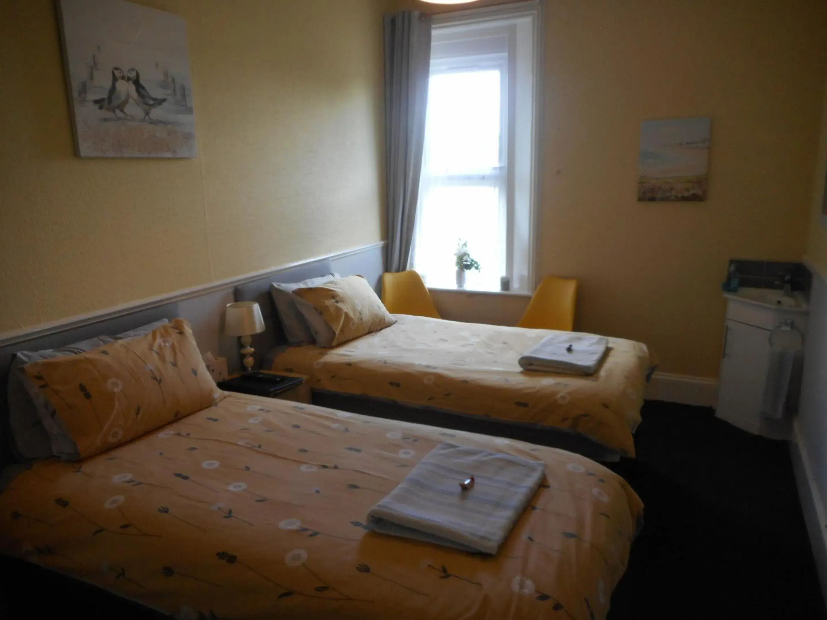 Standard Twin Room with Shared Bathroom in The George B & B Standard Twin Room with Shared Bathroom in The George B & B