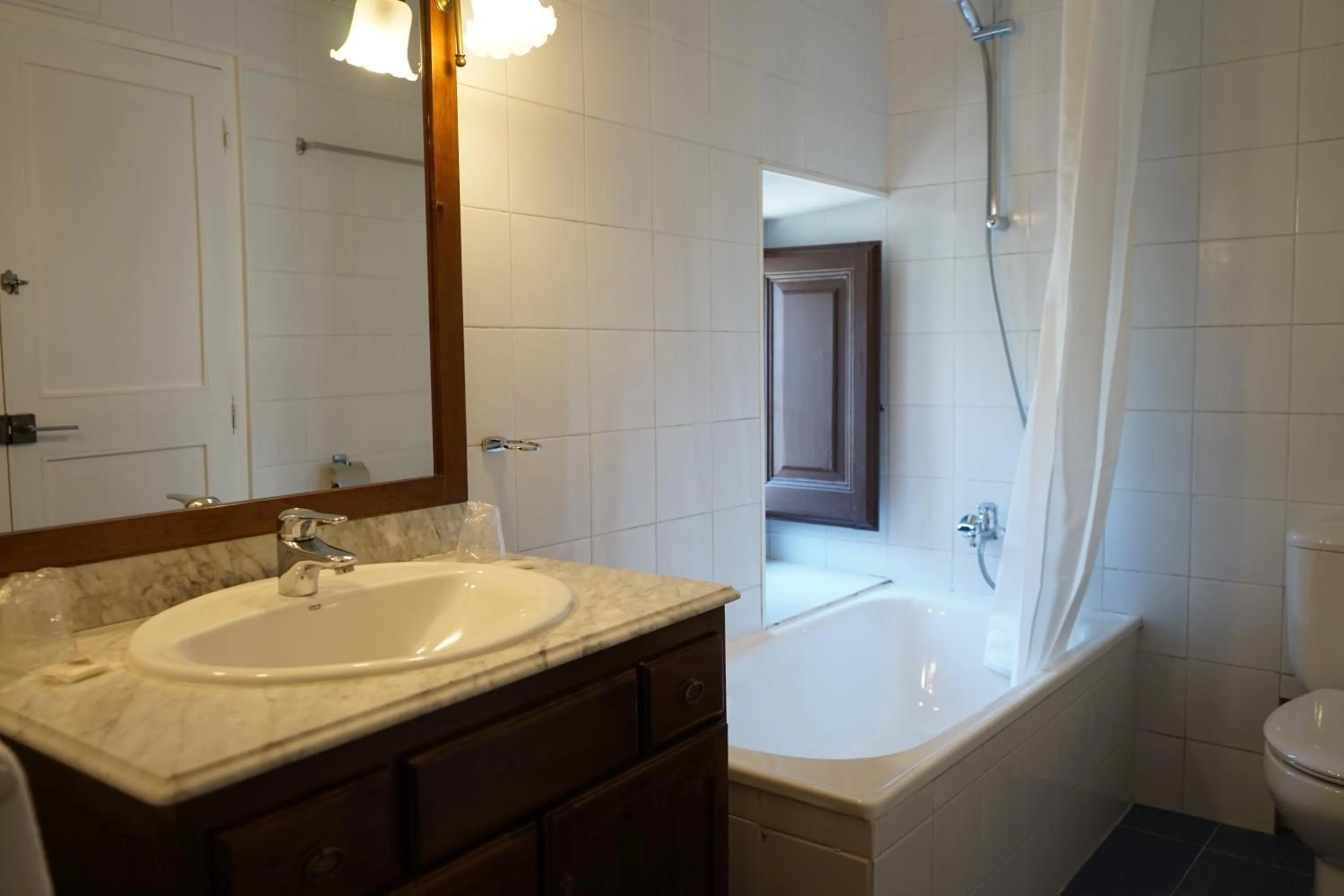 Bathroom in Fonda Biayna