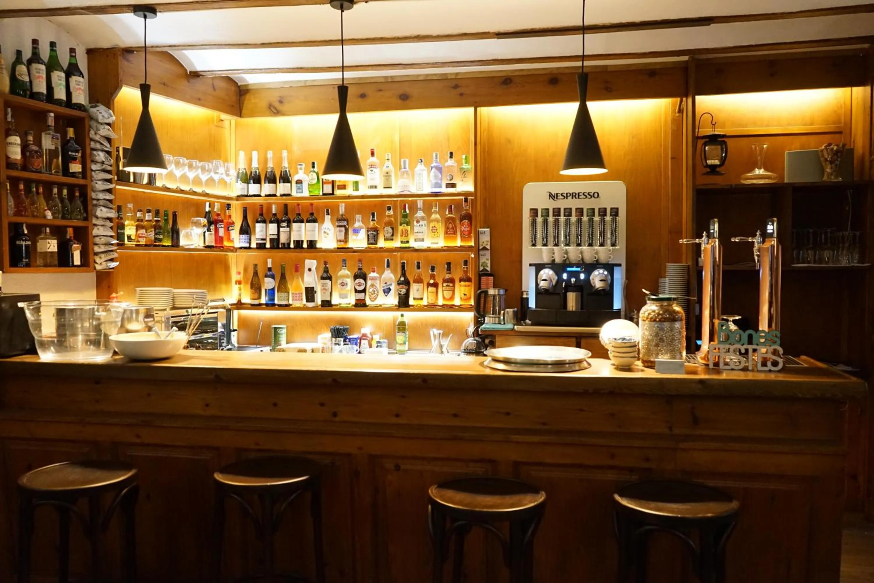 Lounge or bar in Fonda Biayna