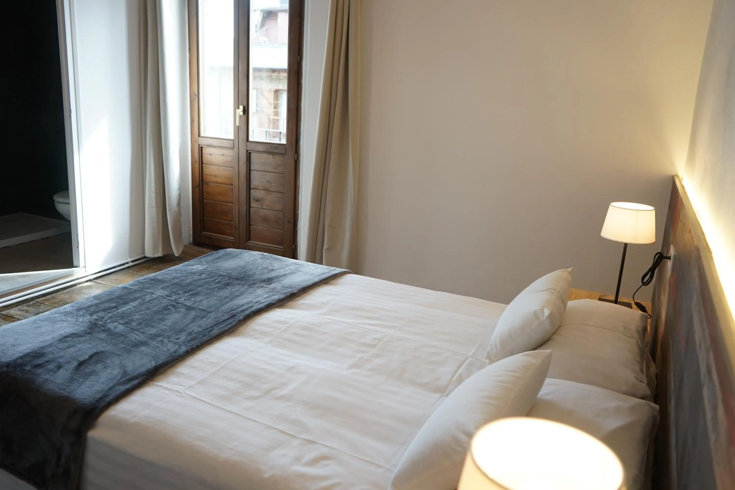 Photo of the whole room, Bed in Fonda Biayna