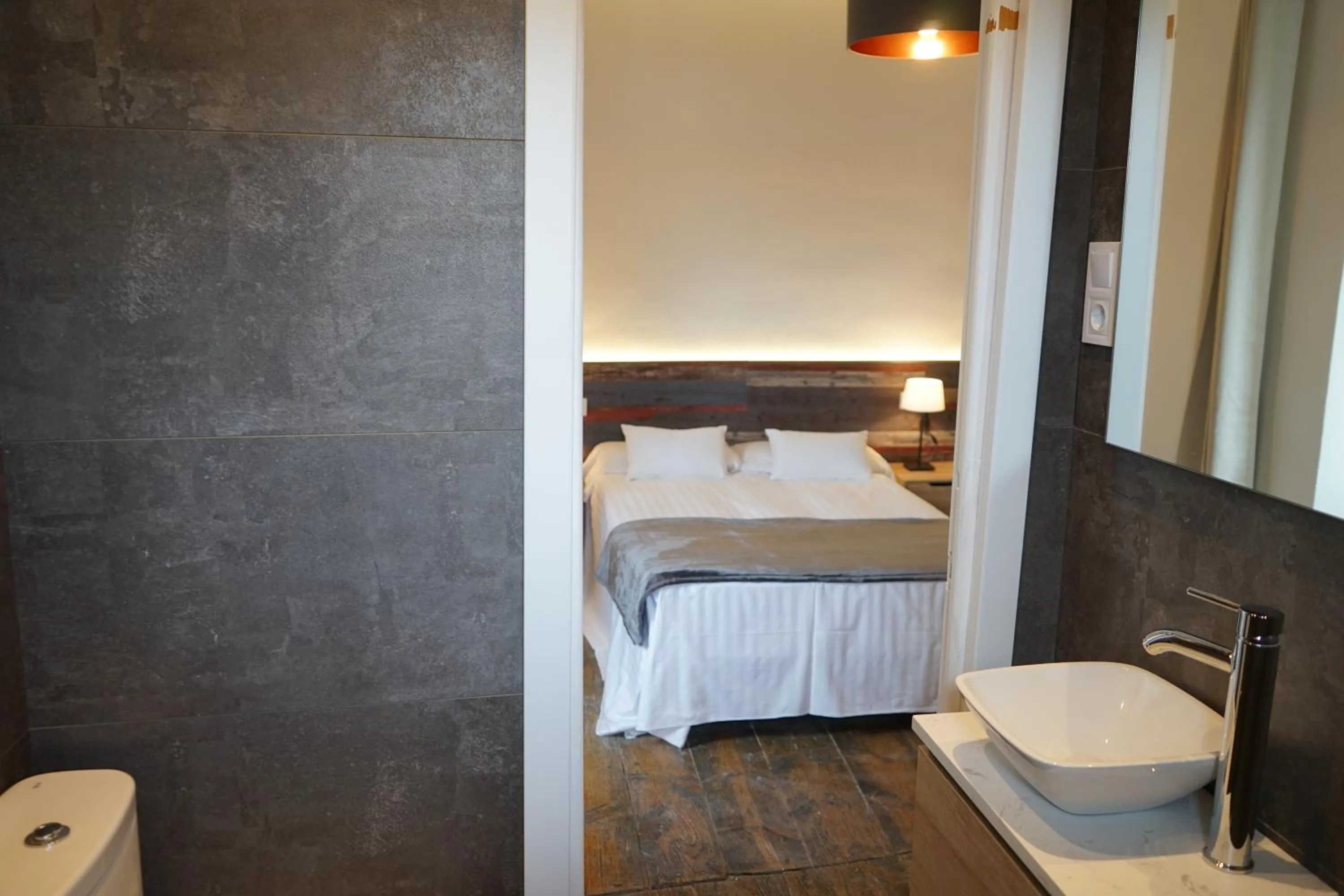 Photo of the whole room, Bed in Fonda Biayna