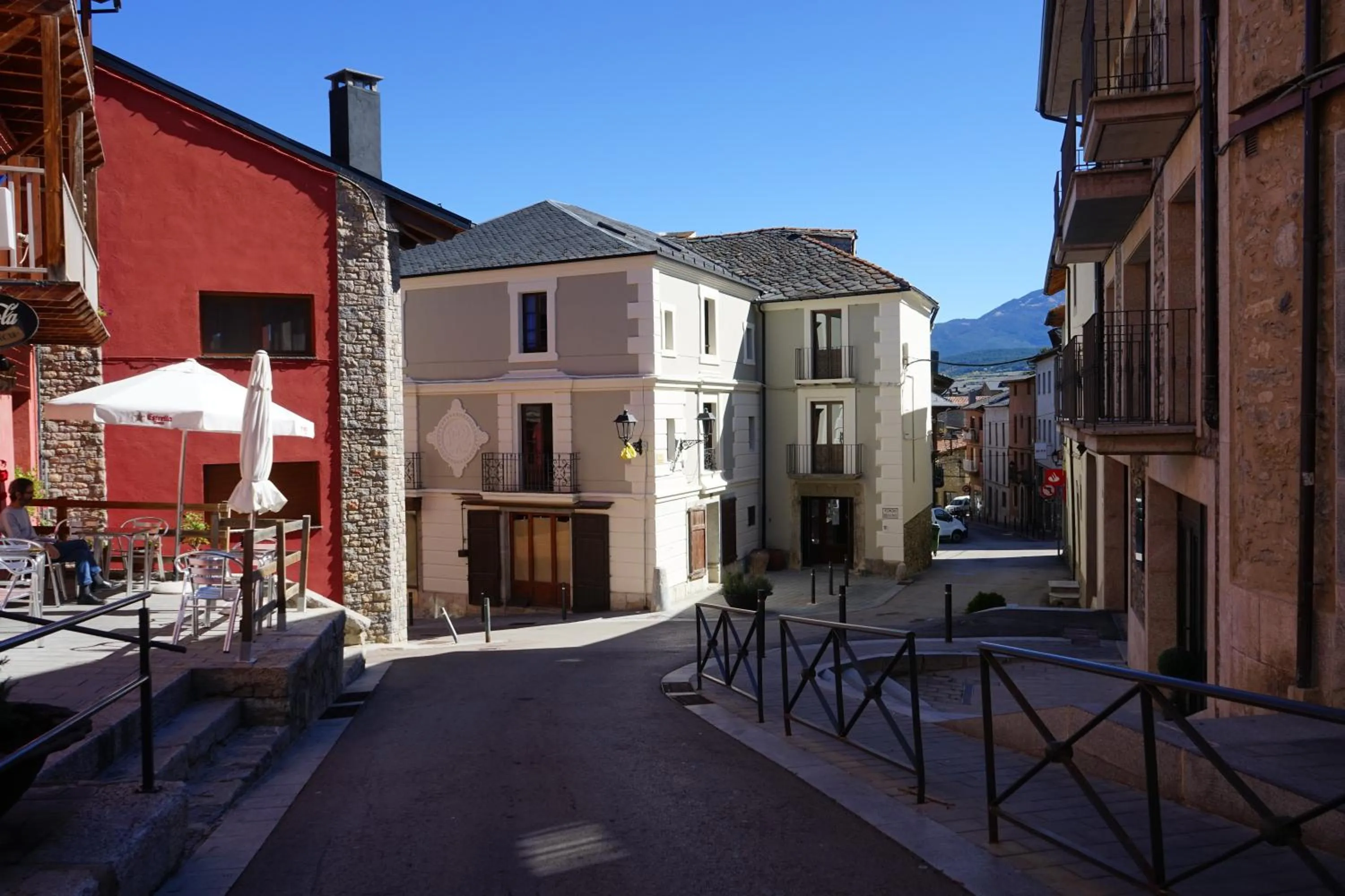 Facade/entrance in Fonda Biayna