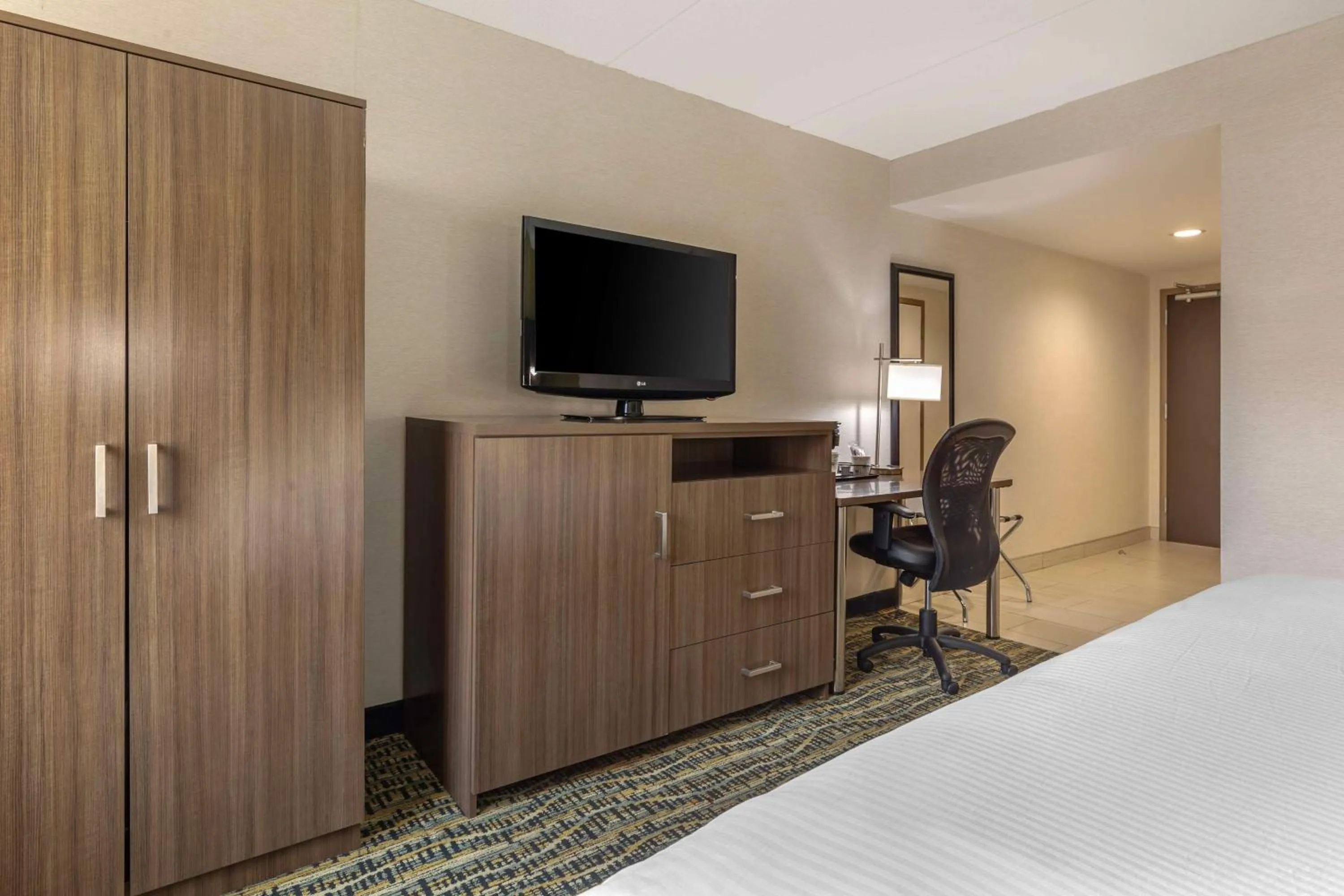 Bedroom, Bed in Best Western Plus New Englander